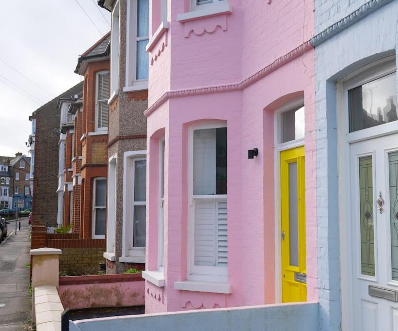 Stunning Broadstairs 5 bed Family Hse, Parking, Garden view 3