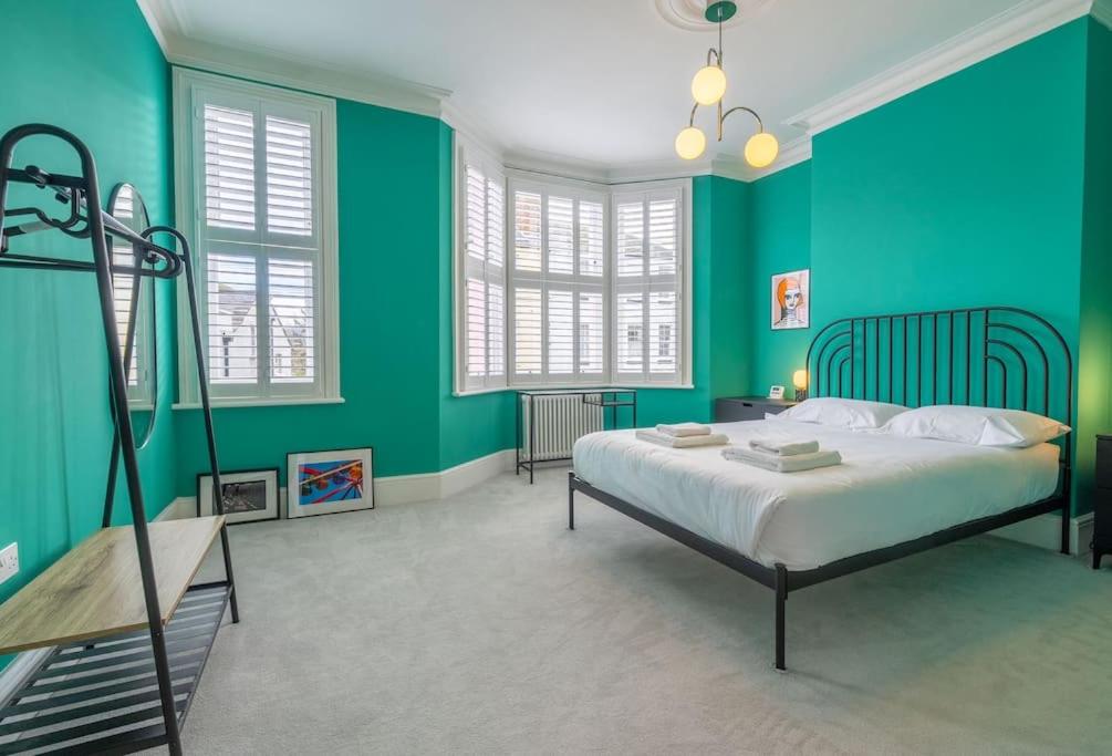 Stunning Broadstairs 5 bed Family Hse, Parking, Garden view 4