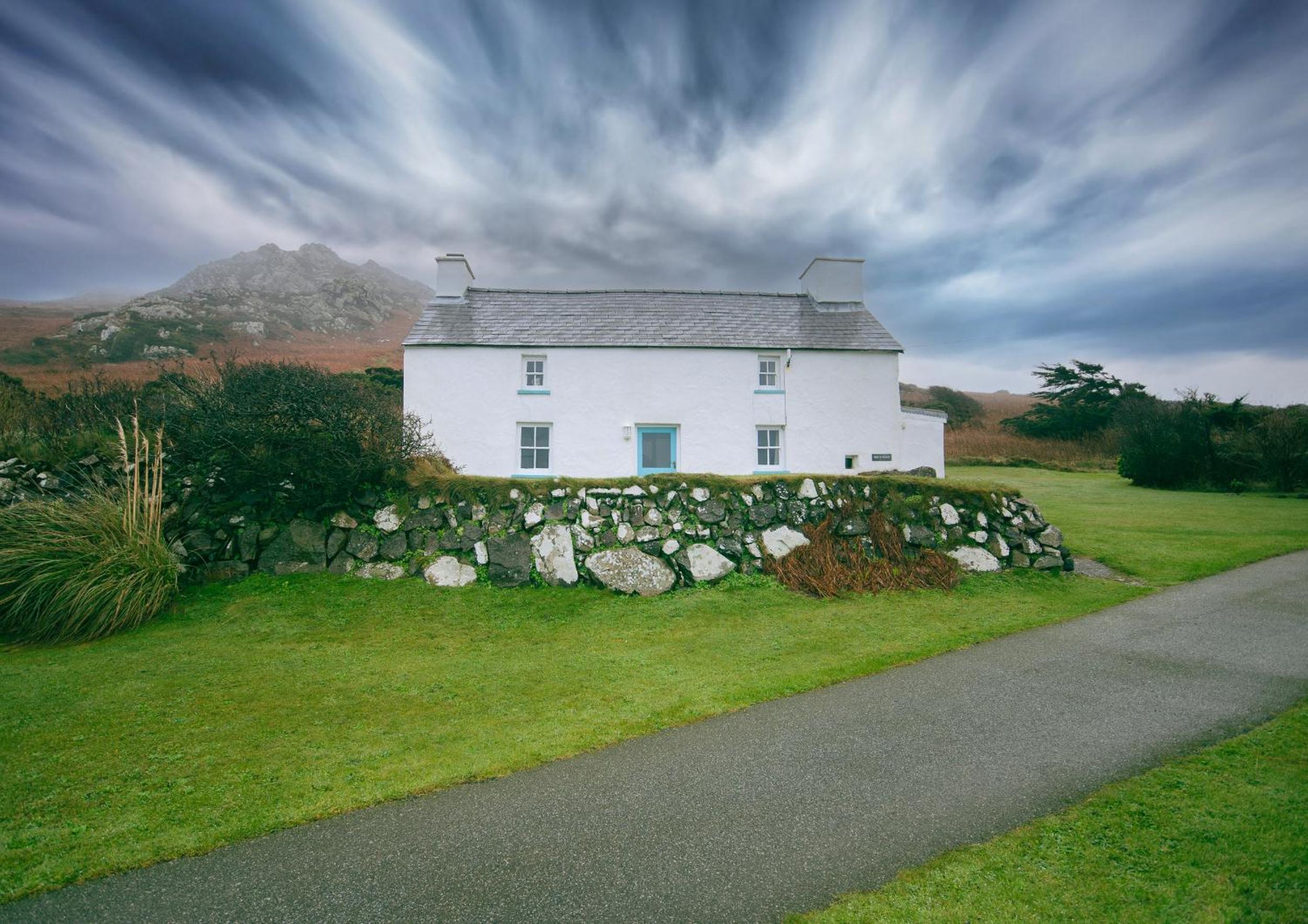 Tal y Gaer Cottage Fishguard view 2