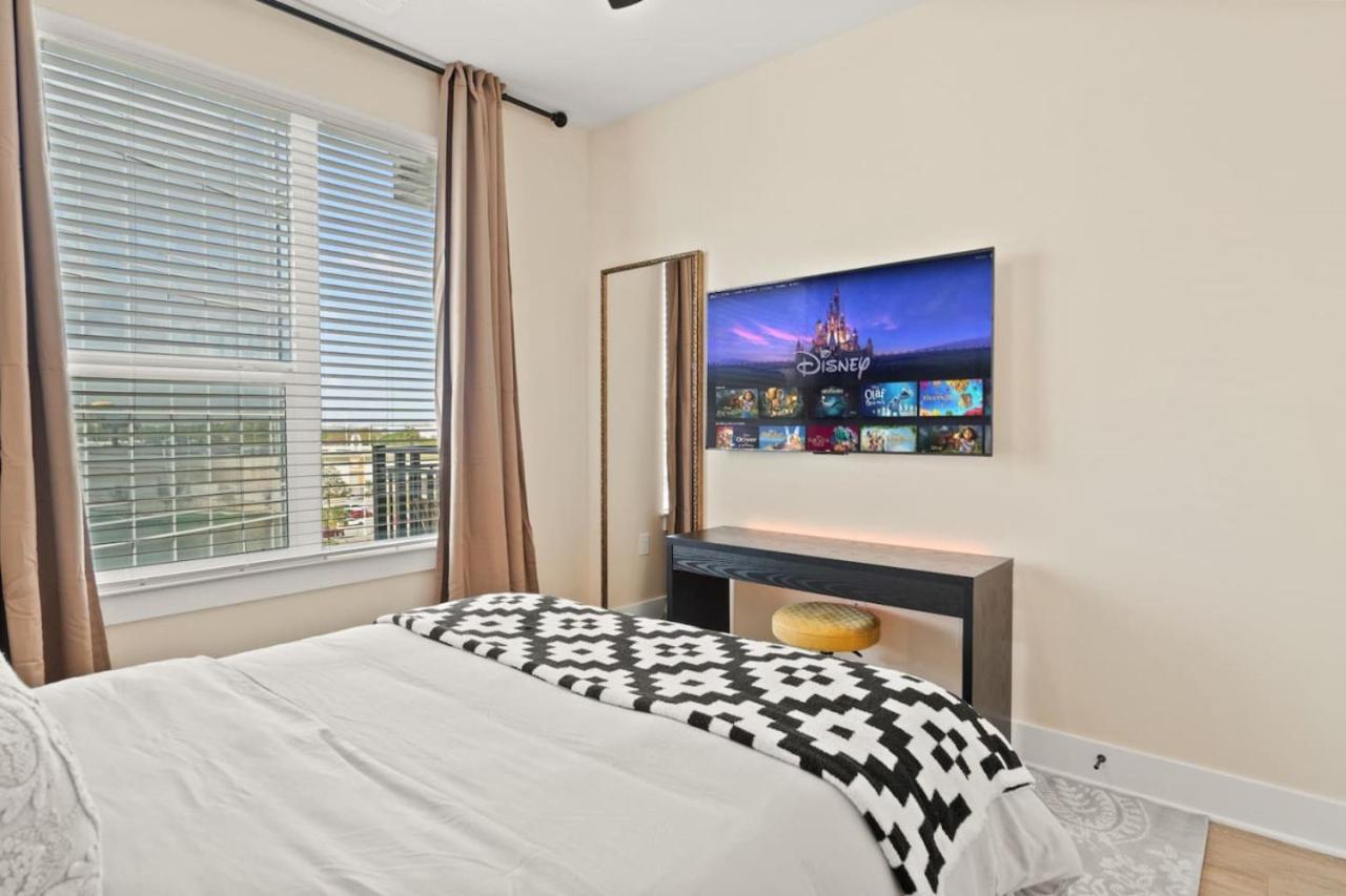 Luxurious Urban Retreat with Amazing Amenities view 2