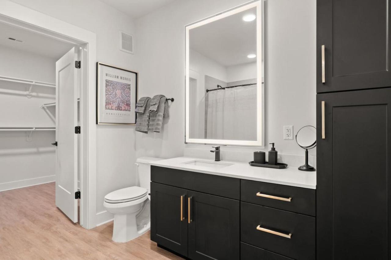 Luxurious Urban Retreat with Amazing Amenities view 3