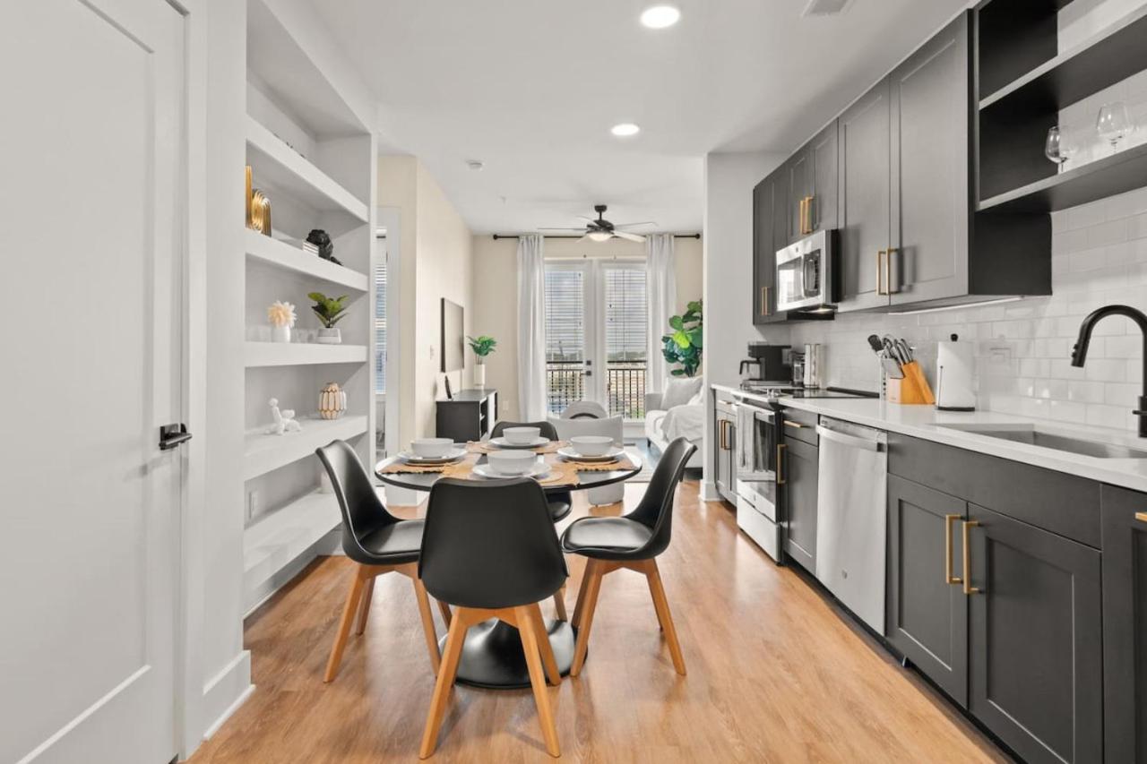 Luxurious Urban Retreat with Amazing Amenities view 4