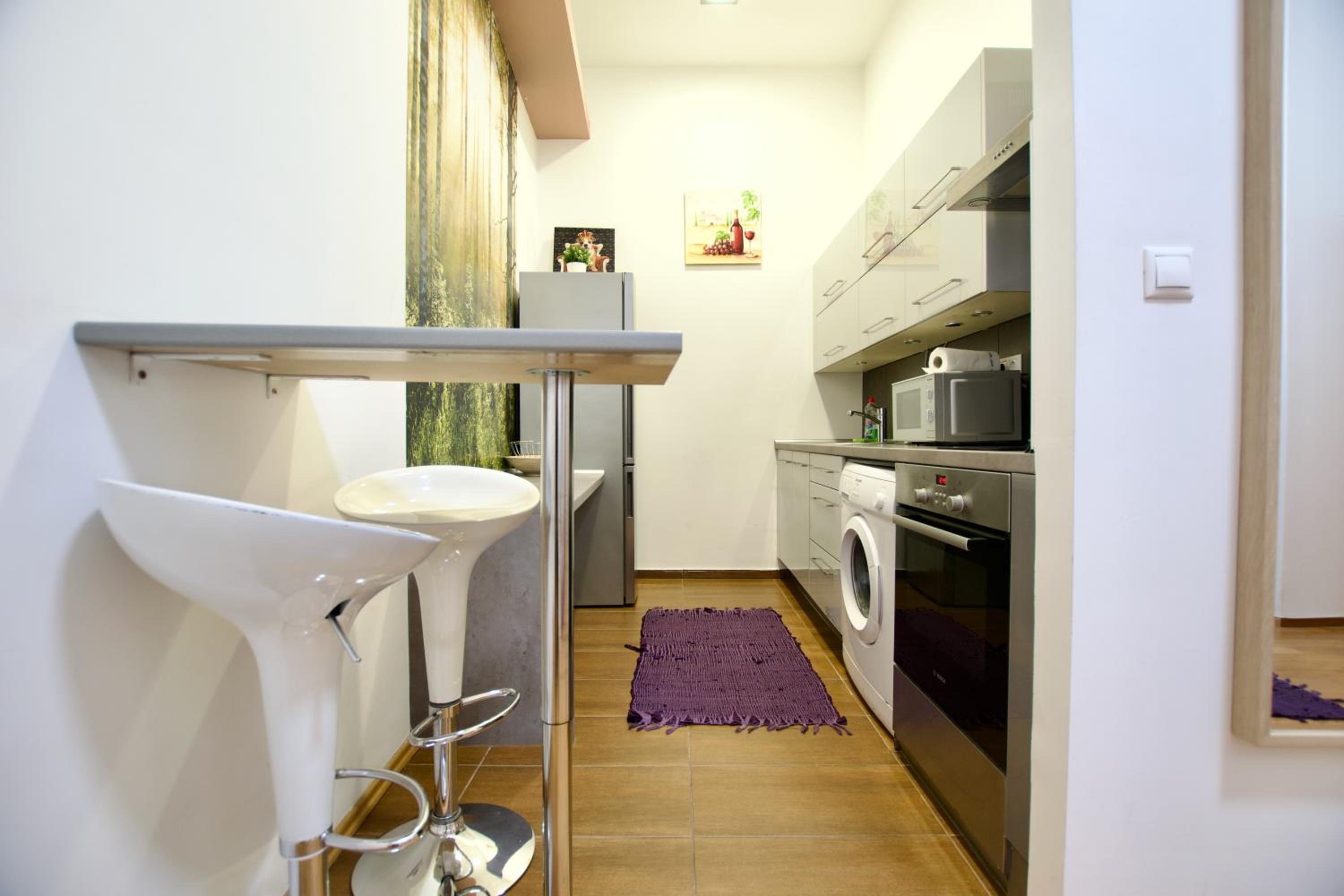 Premium Apartment by Hi5 - Vitkovics Suite view 4