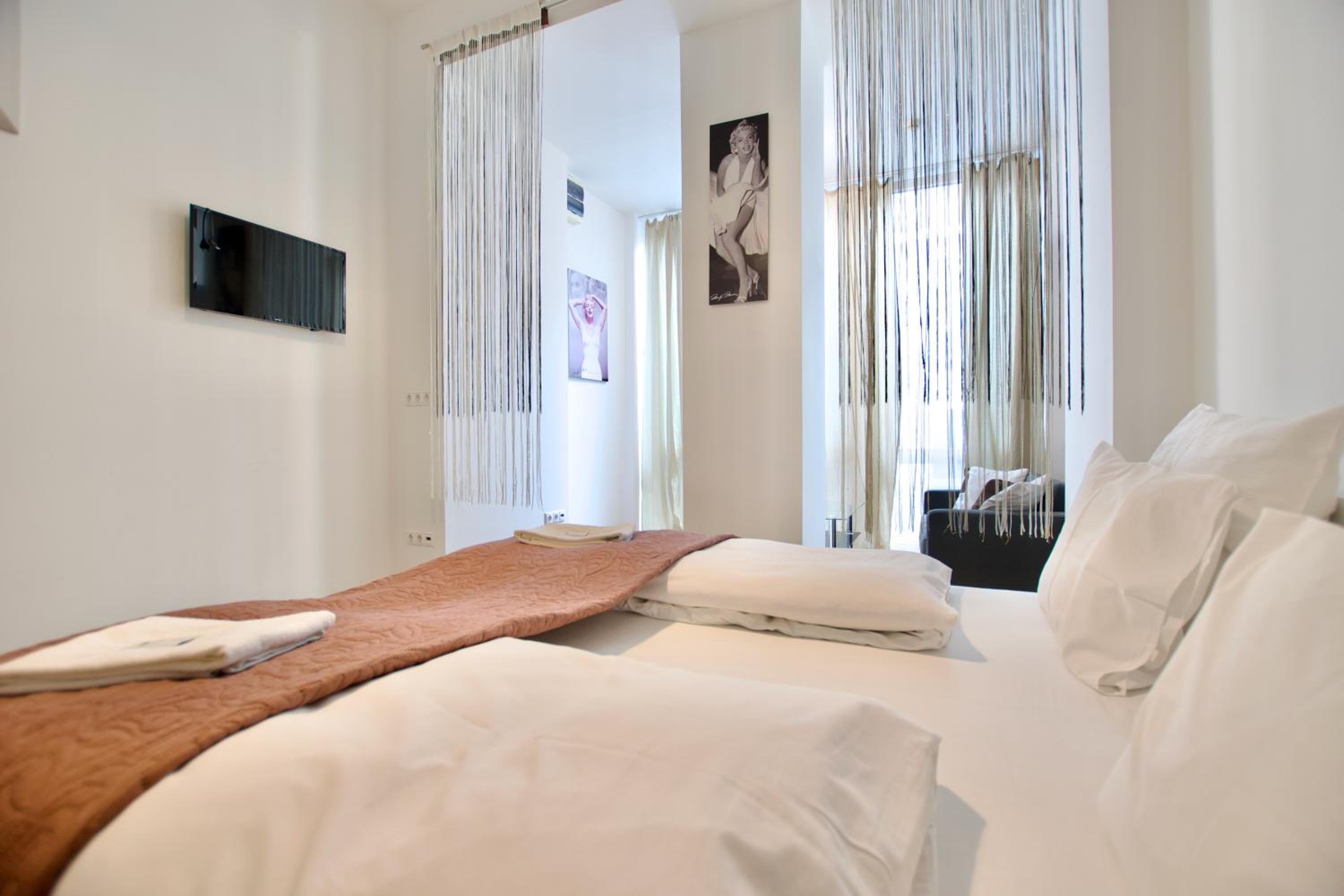 Premium Apartment by Hi5 - Vitkovics Suite view 5