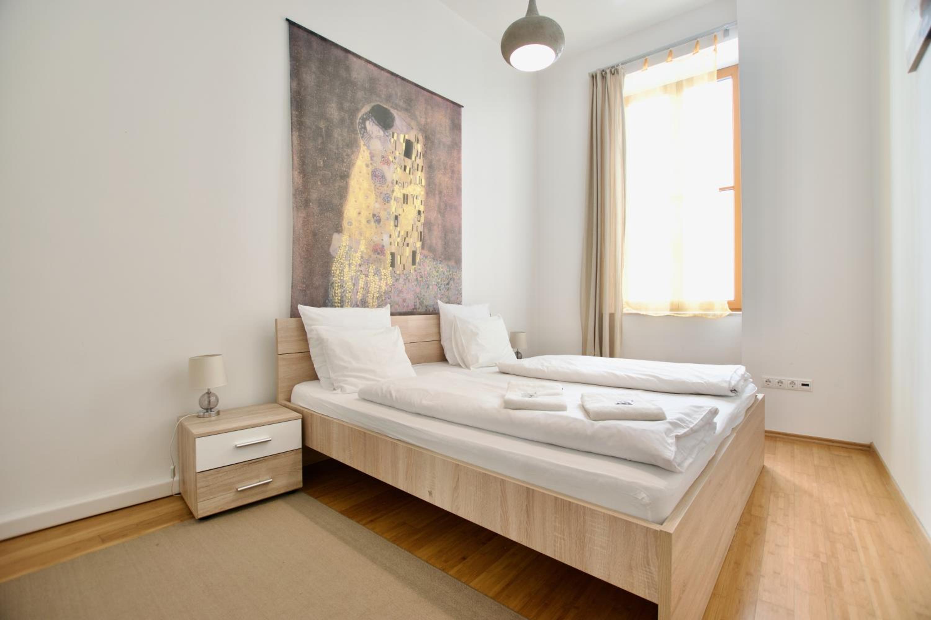 Premium Apartment by Hi5 - Vitkovics Suite view 3