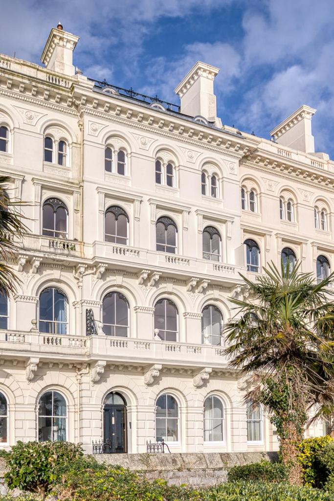 FOX ON THE HOE - Luxury Apartment accommodation