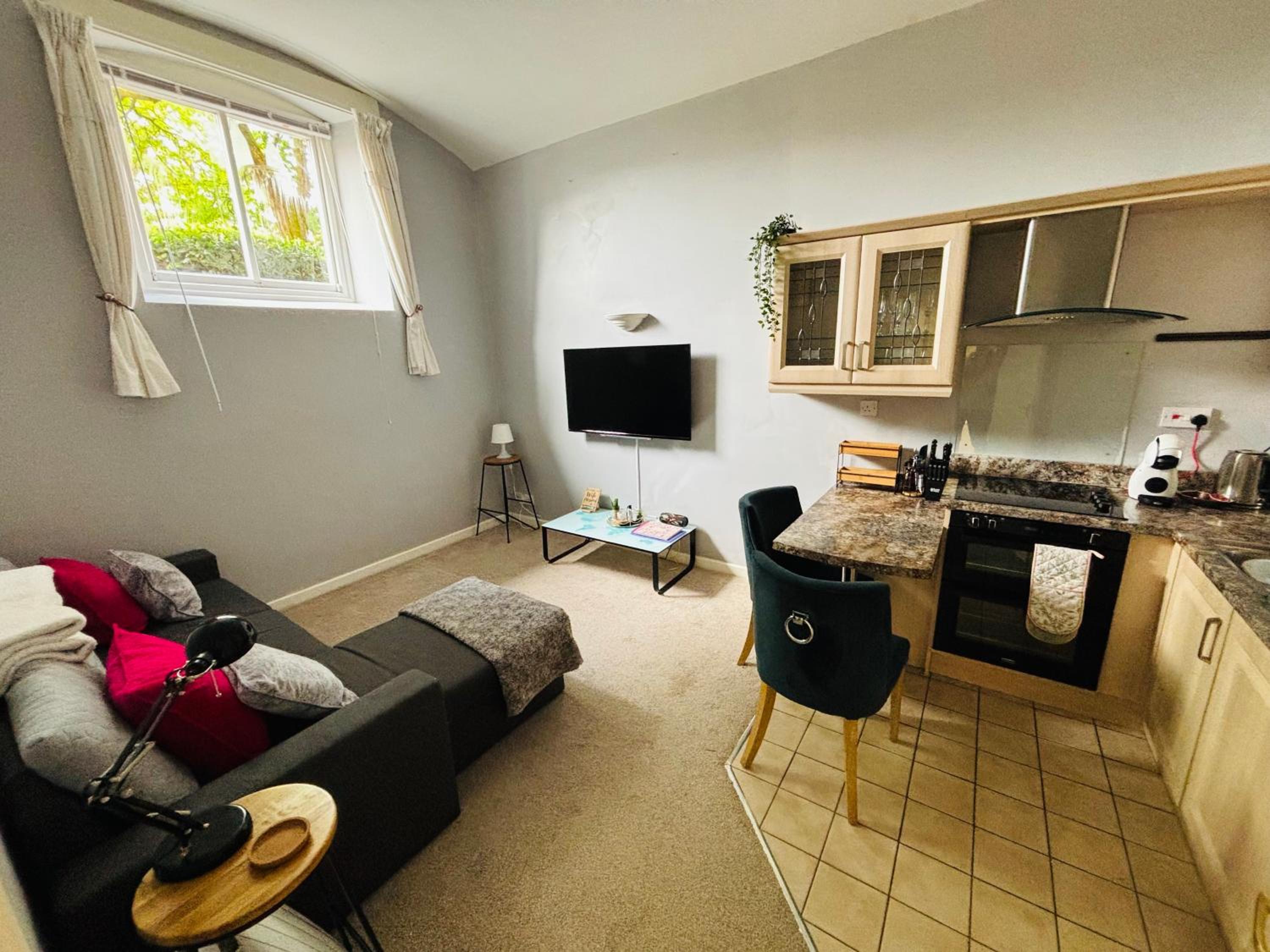 Cosy County House apartment with free private parking Sleeps up to four guests view 2