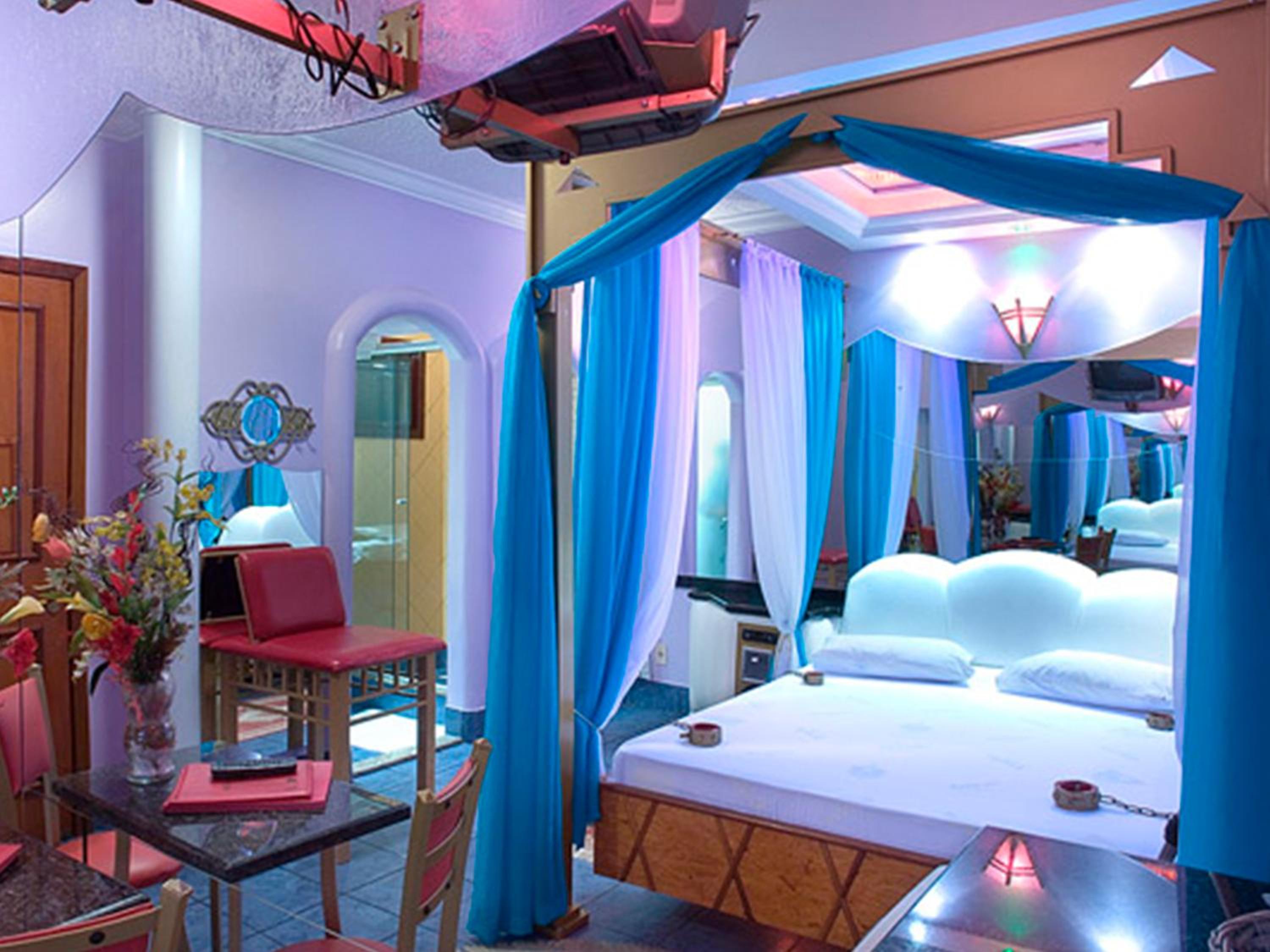 Xangai Motel by Drops