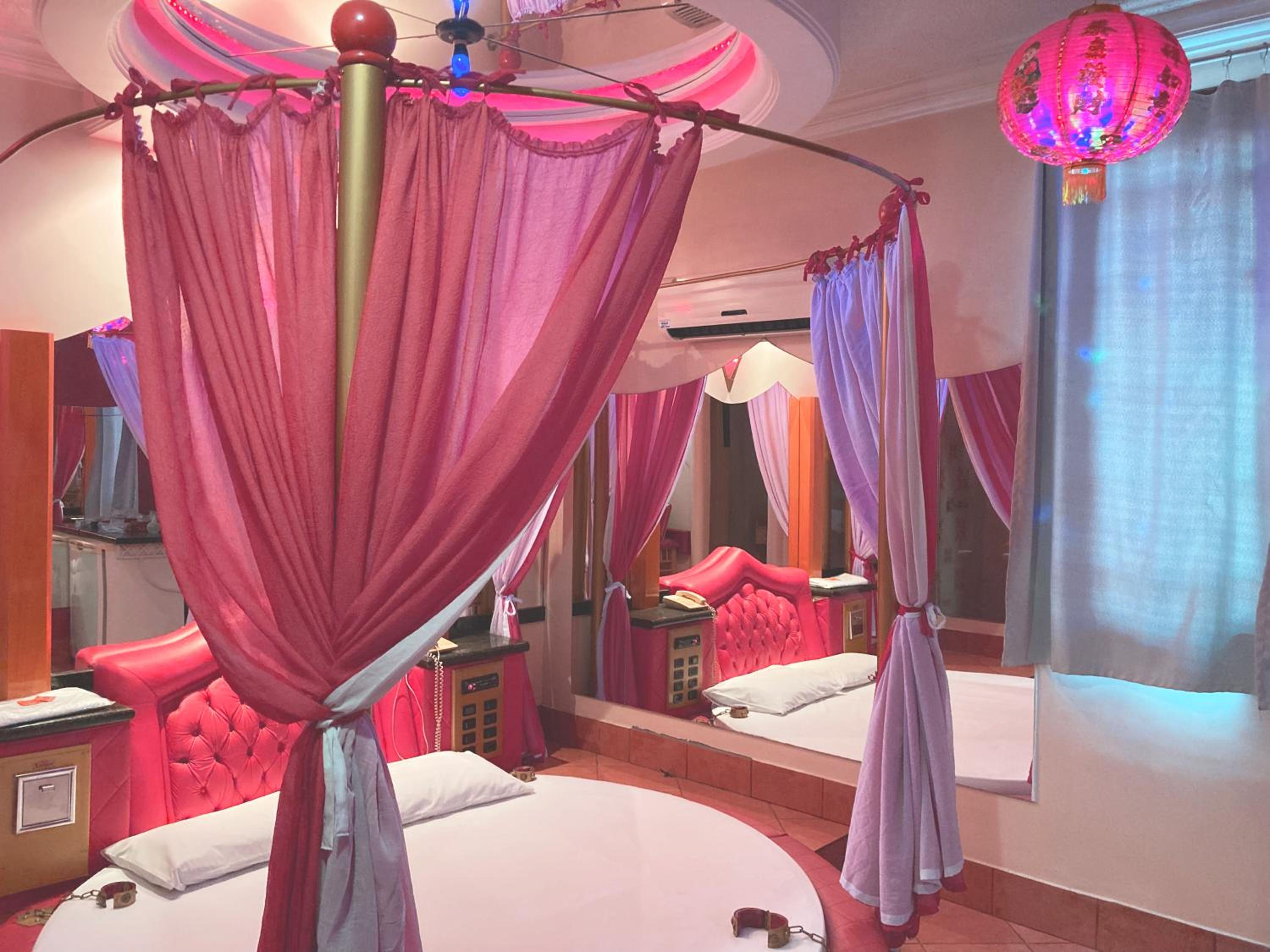 Xangai Motel by Drops