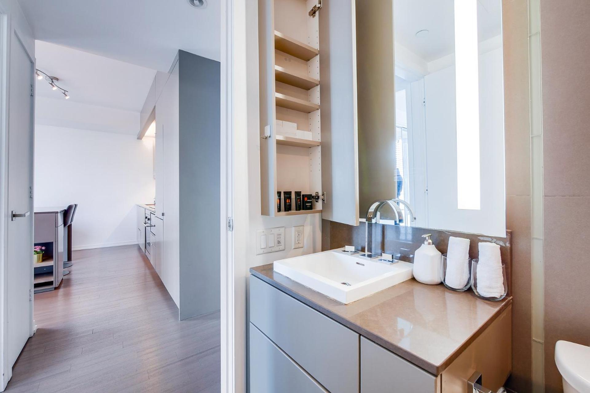 1BR Condo - City View, Near CN Tower & Rogers Center