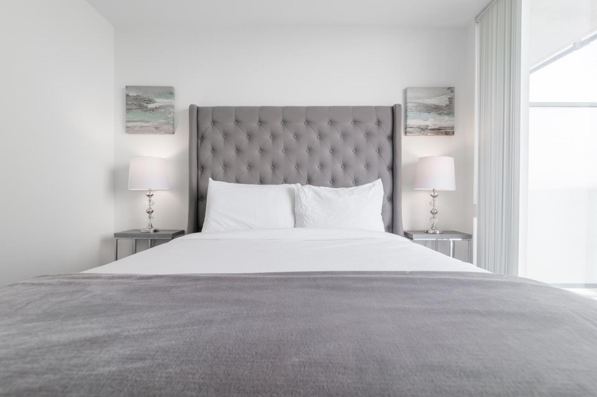 1BR Condo - City View, Near CN Tower & Rogers Center