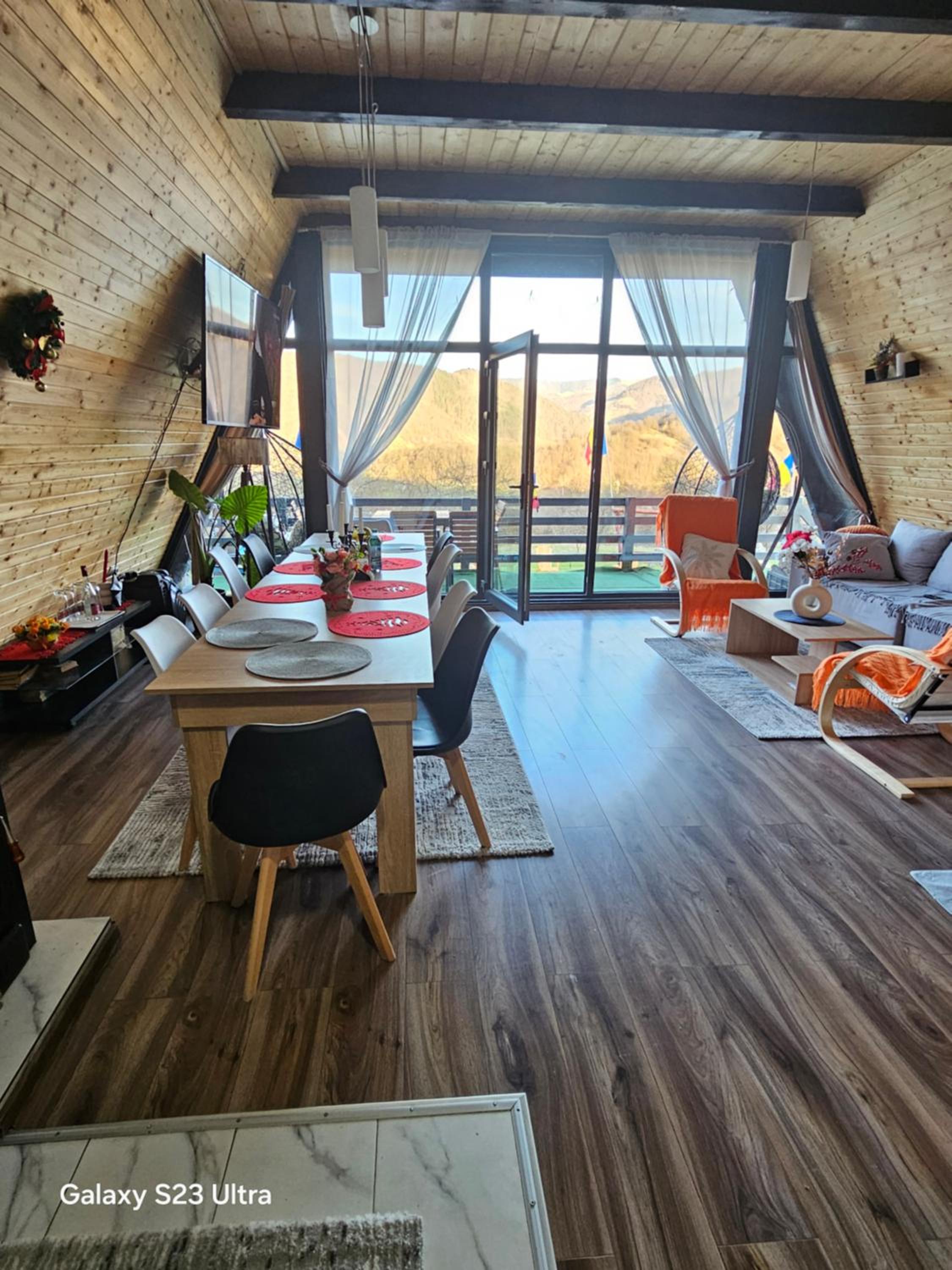 Cabana Apuseni Forest