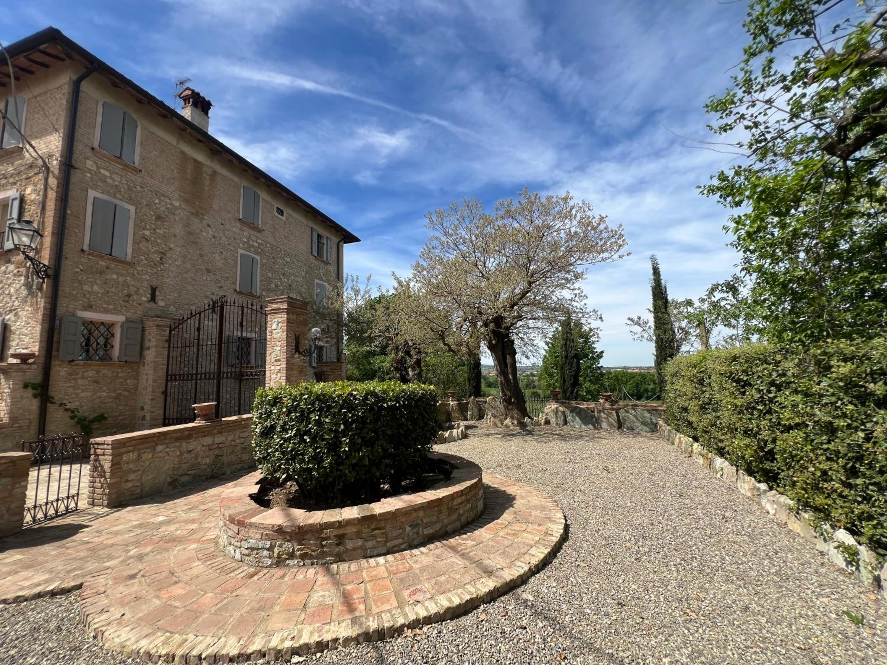 BORGO VILLA VALENTINI