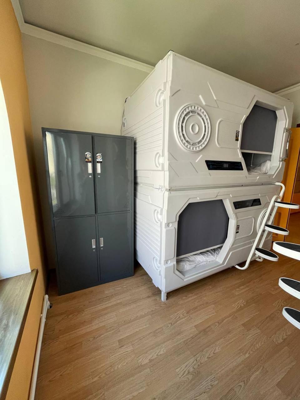 Capsula hotel