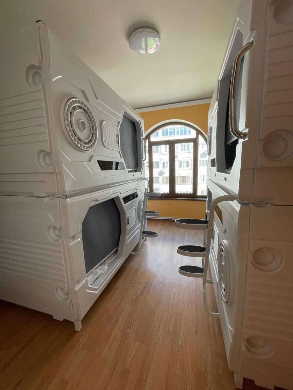 Capsula hotel