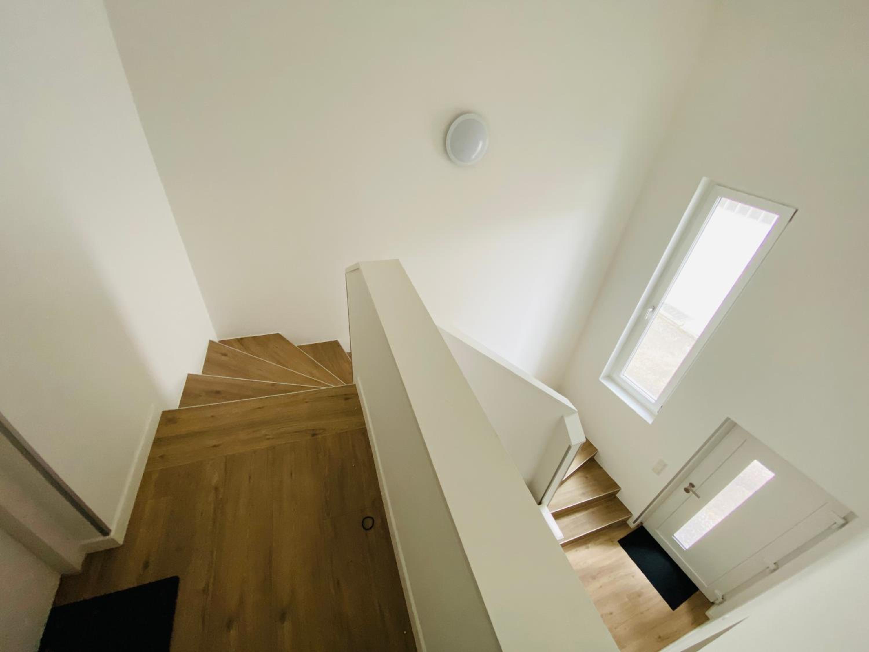 Modern One Bedroom + Bathroom Apartment, 10 min from Basel City
