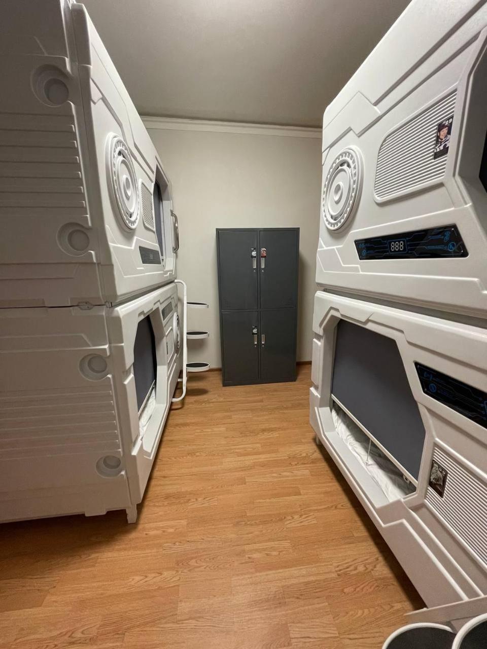 Capsula hotel
