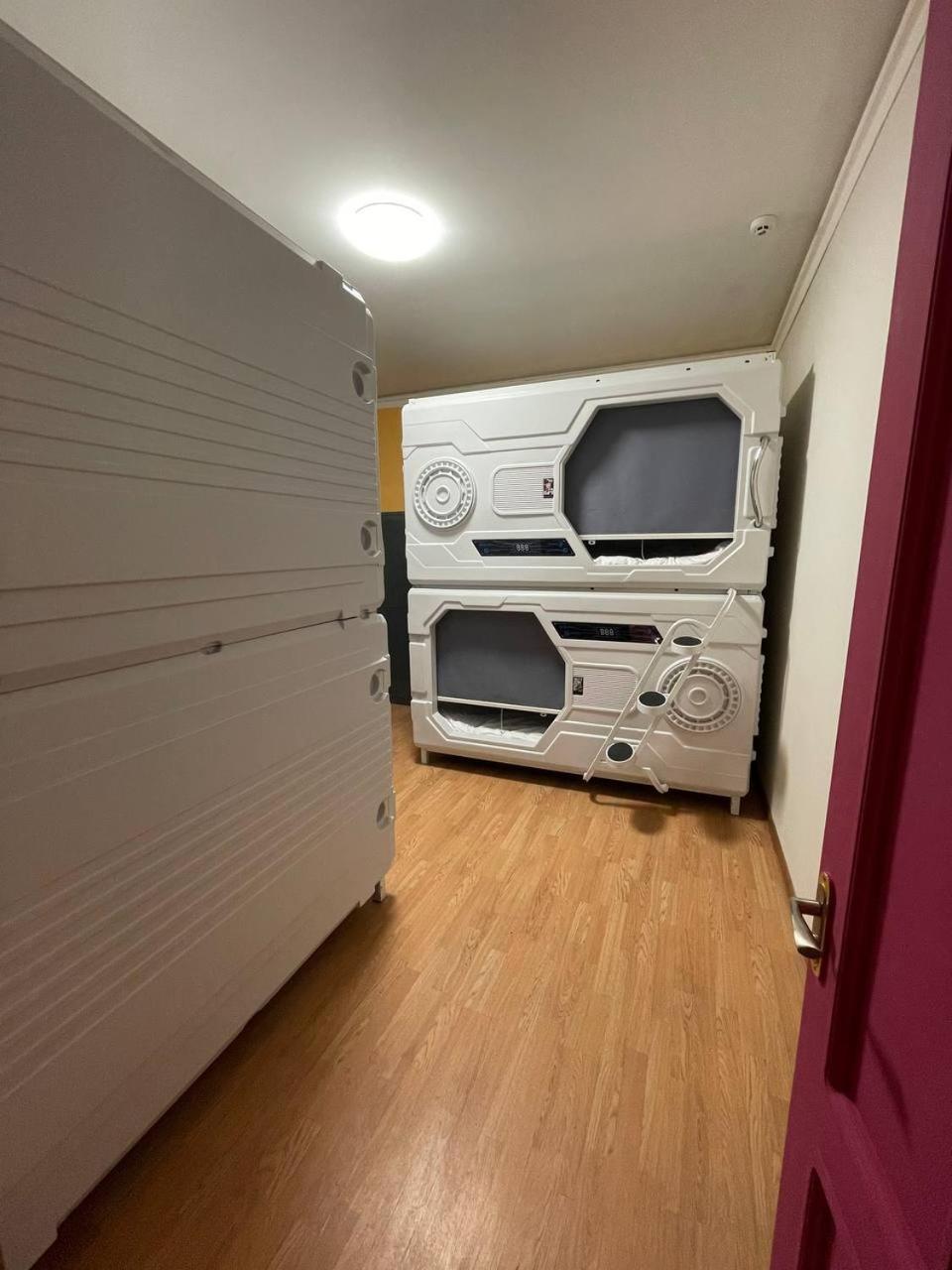 Capsula hotel