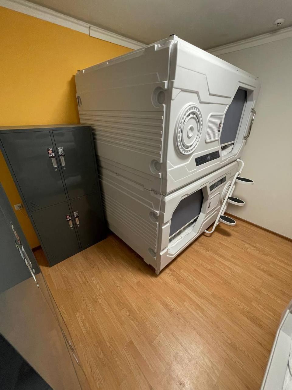 Capsula hotel