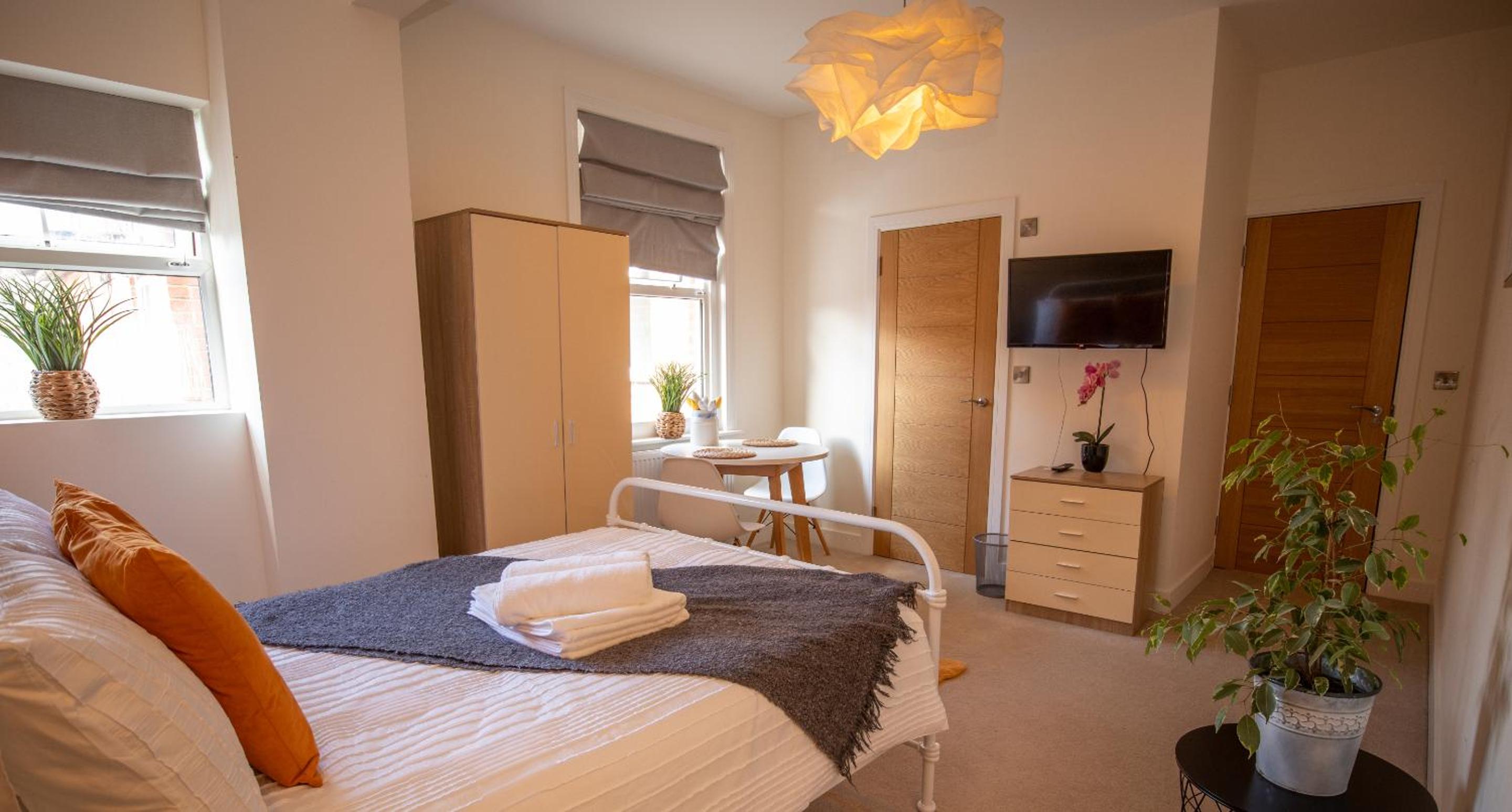 Studio Ideal for Relocators, Contractors and Working Professional, Close to Town and Eastbourne Hospital view 4