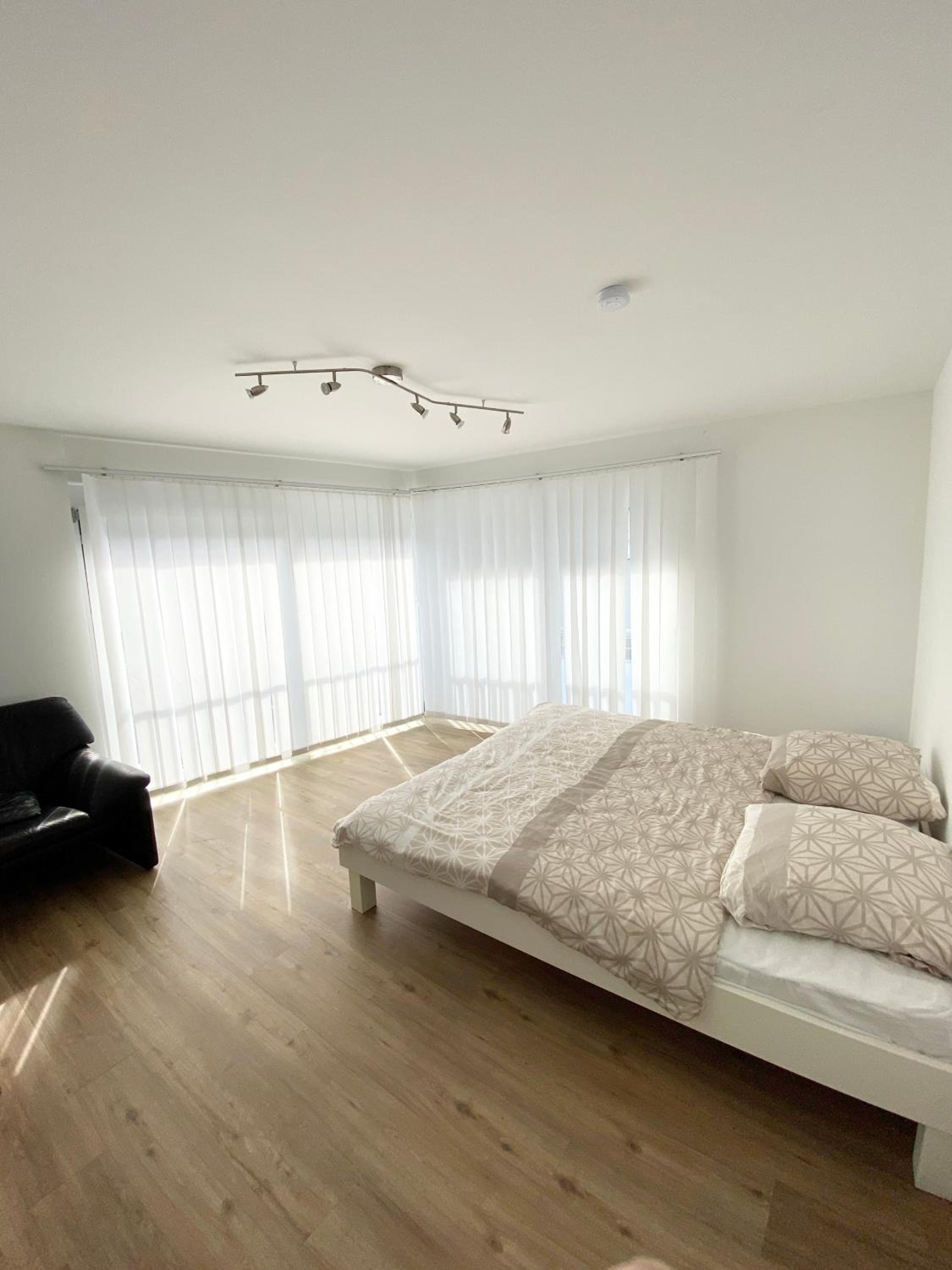 Modern One Bedroom + Bathroom Apartment, 10 min from Basel City
