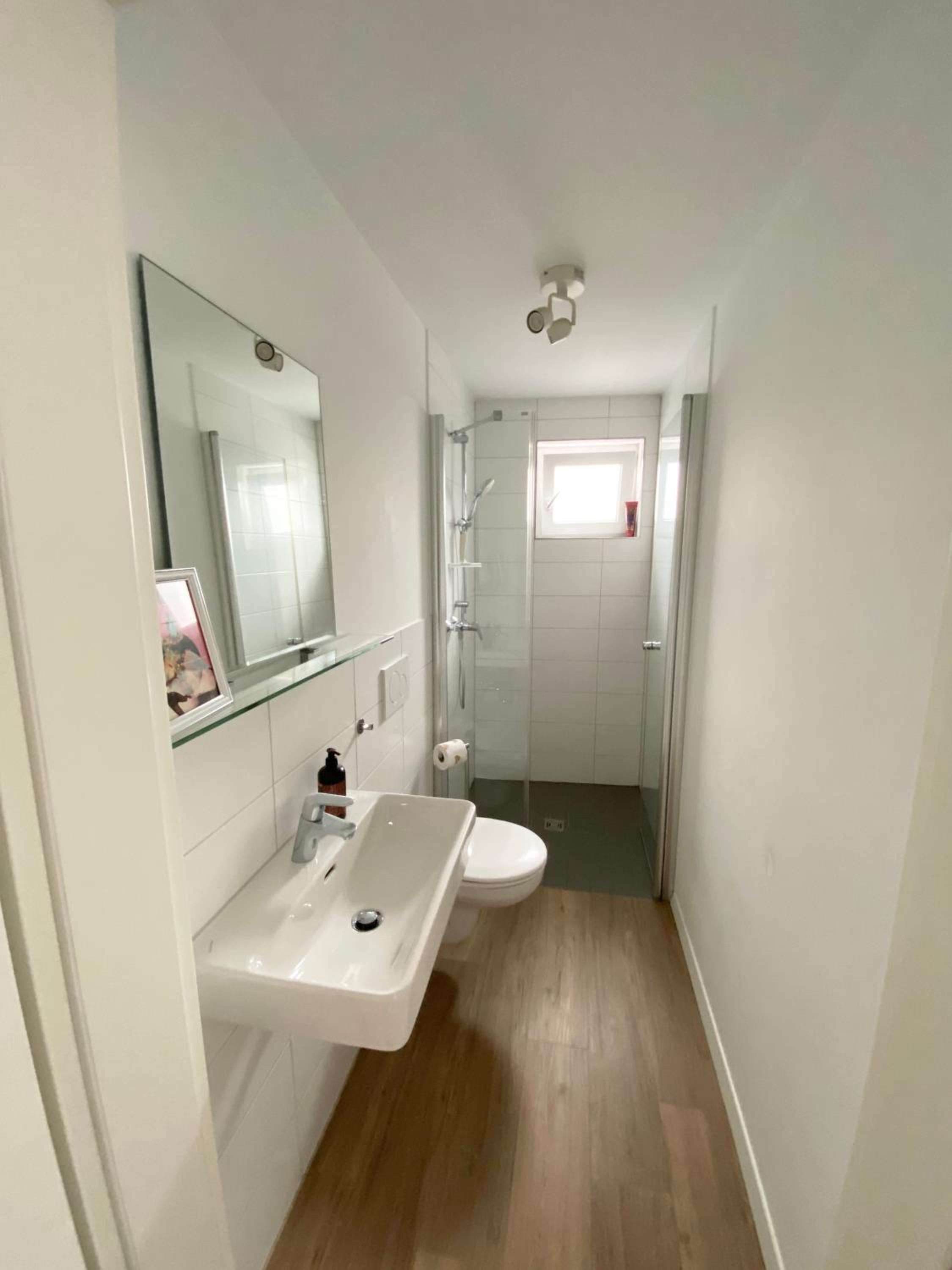 Modern One Bedroom + Bathroom Apartment, 10 min from Basel City
