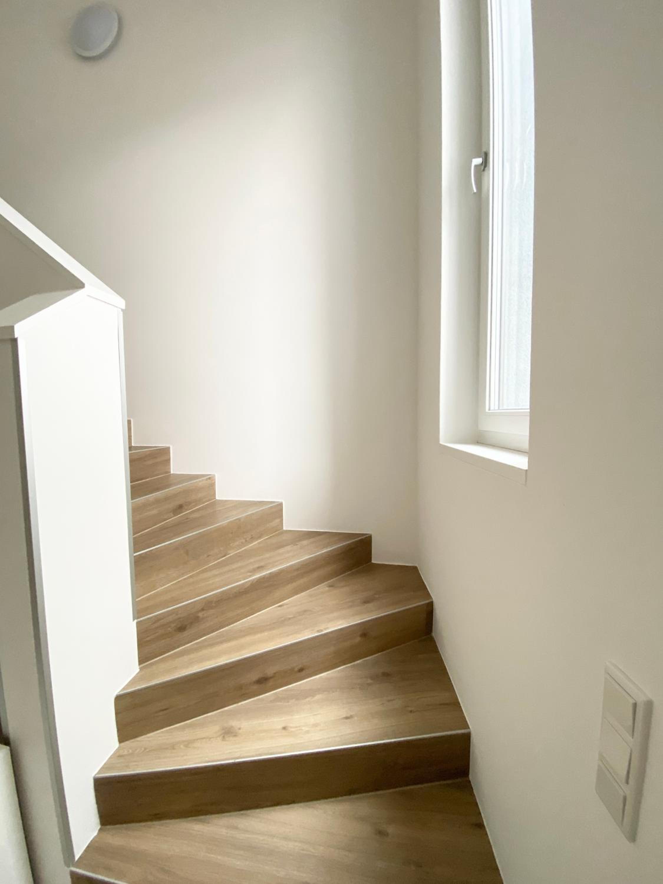 Modern One Bedroom + Bathroom Apartment, 10 min from Basel City