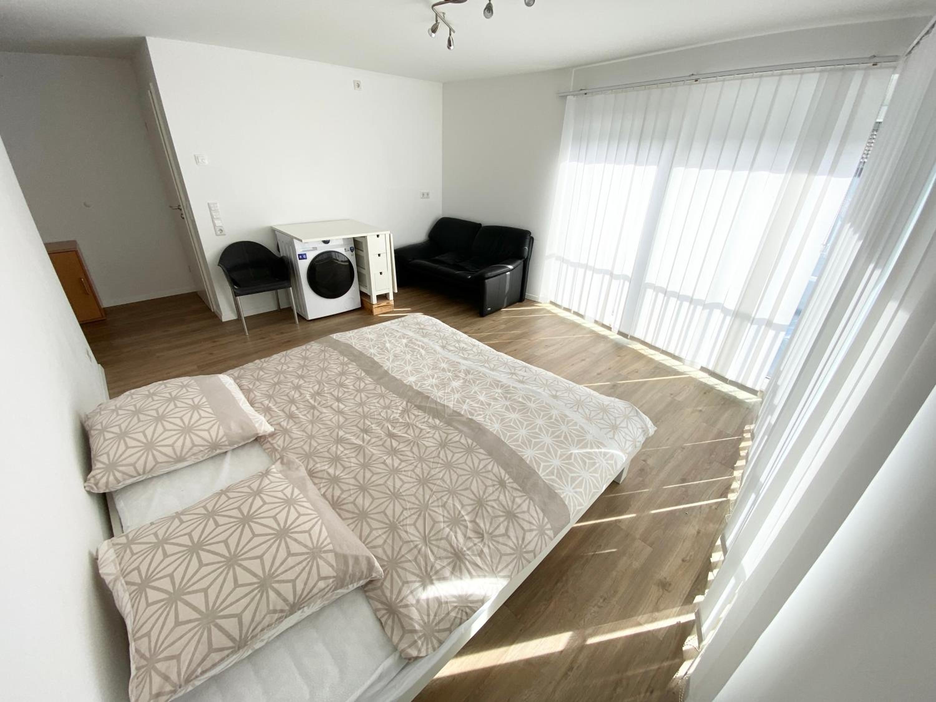 Modern One Bedroom + Bathroom Apartment, 10 min from Basel City