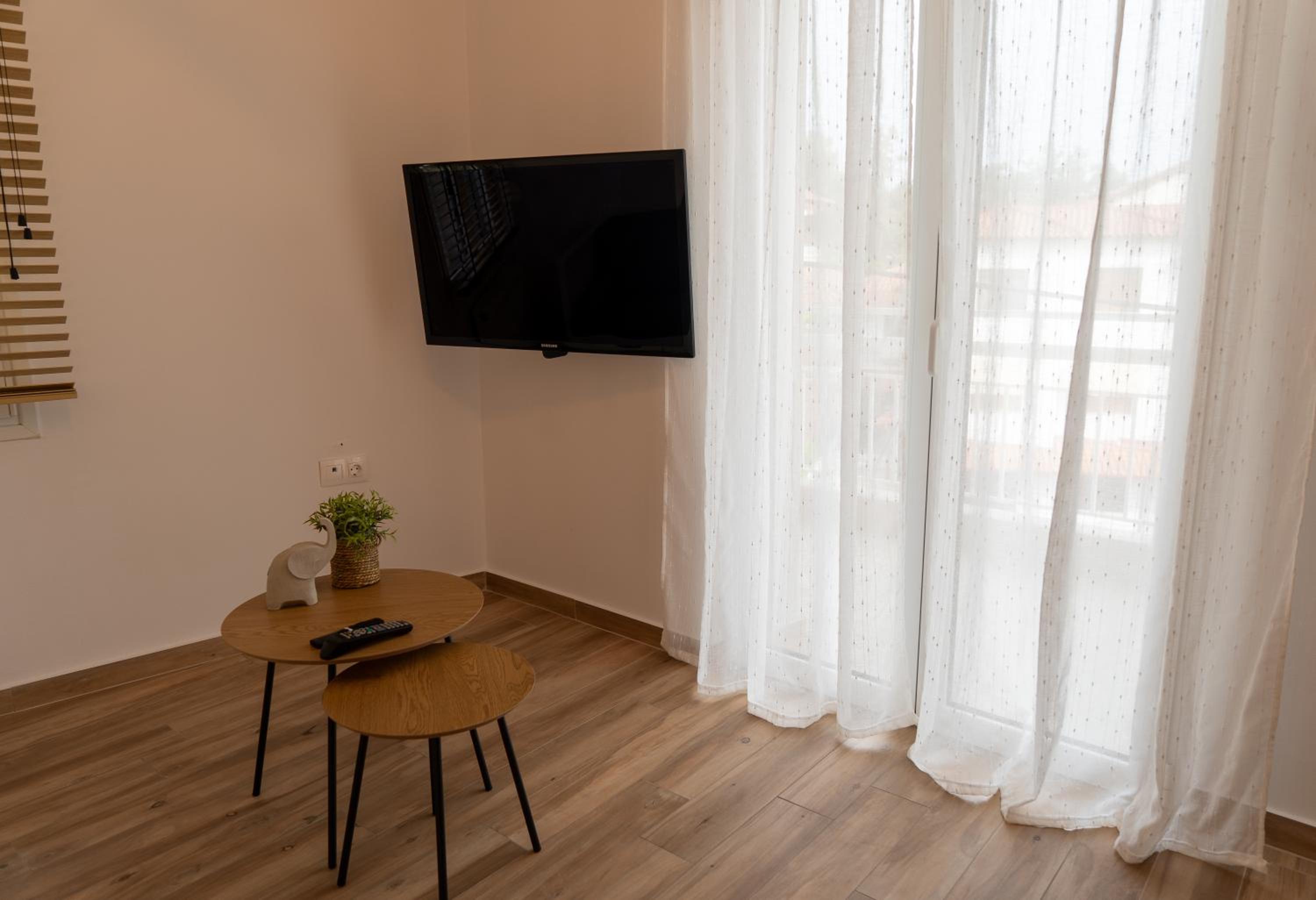 Ophelia - New Modern Apartment with Spectacular Olympus View photo 4