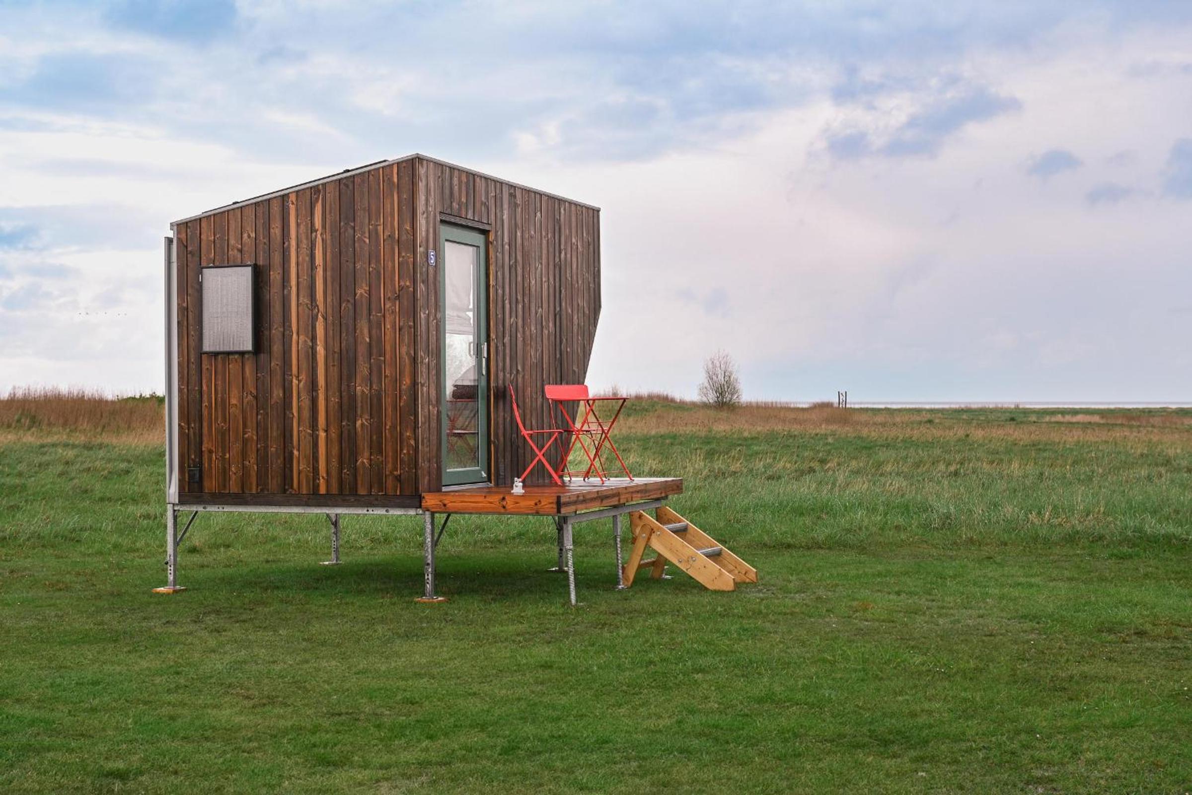Sleep Space 22 - Green Tiny Spot Schillig view 3