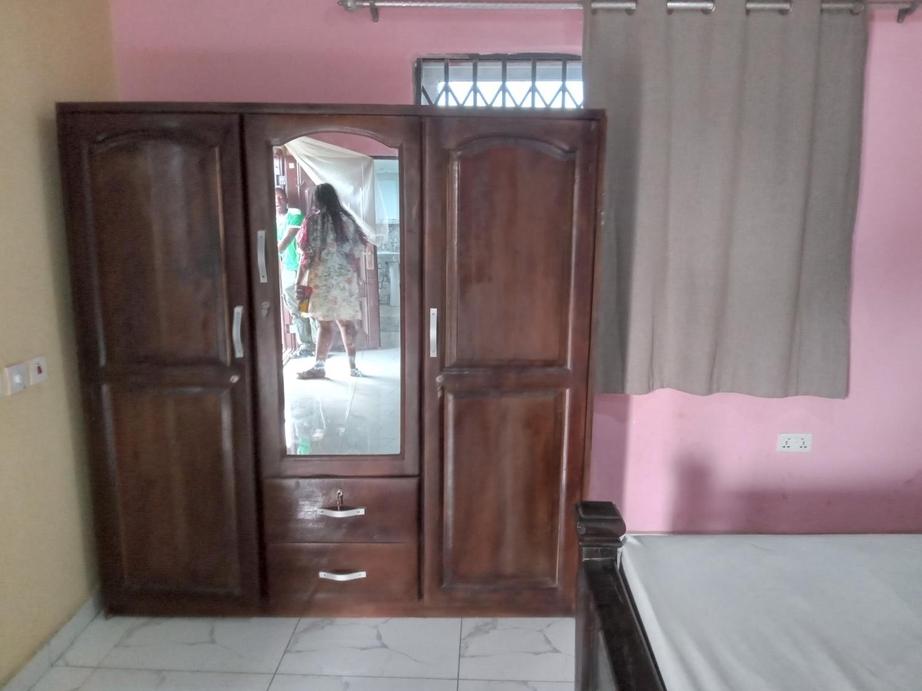 Captivating 1-Bed Lodge in Accra view 3