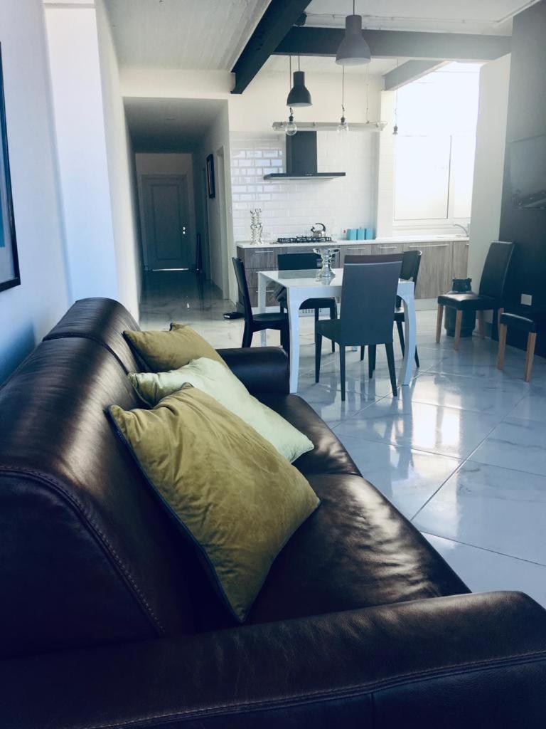 Modern Penthouse In Gzira view 2