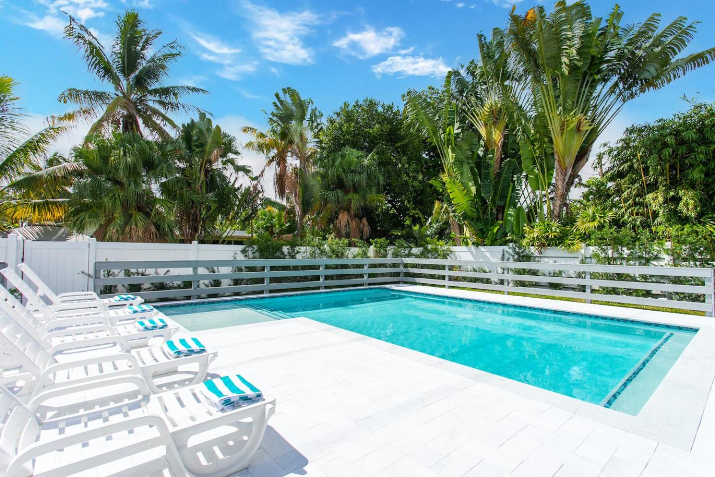 Luxury Villa 5BR and 3BR in Hollywood Lakes near Beach view 3