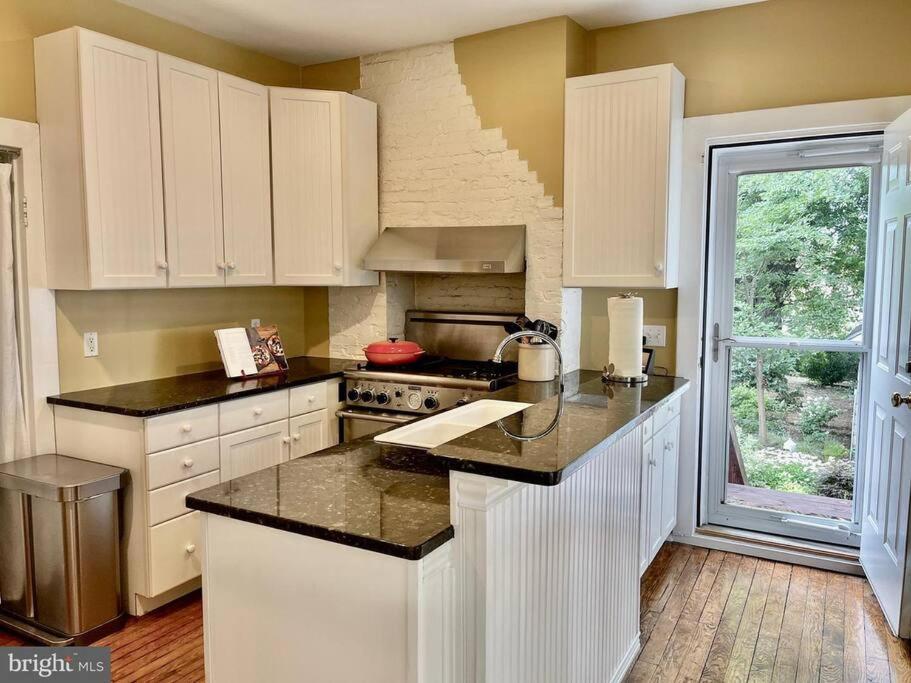 Vintage Charm: Annapolis Retreat