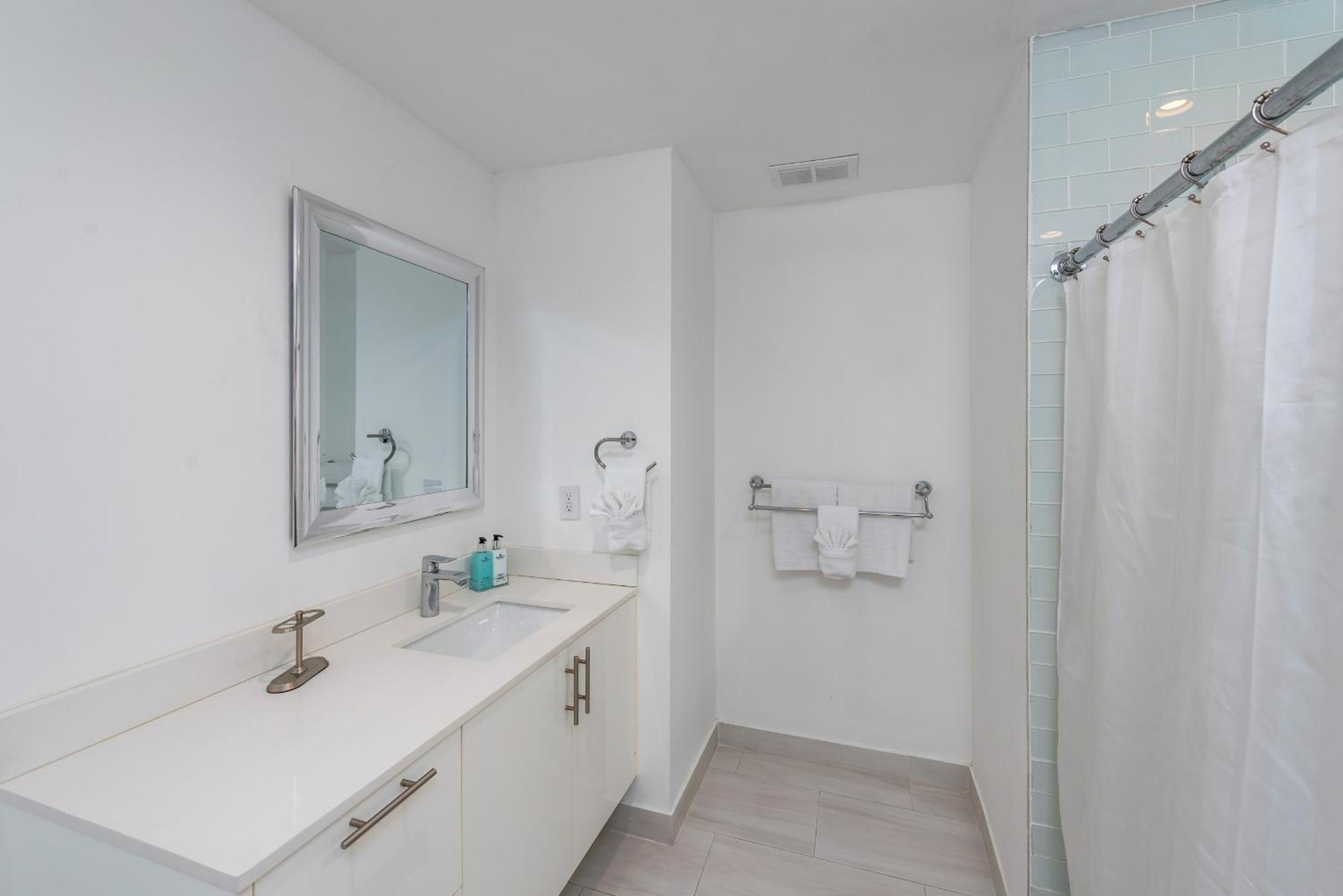 Discover Serenity by the See Your Exclusive Miami Beach Escape!