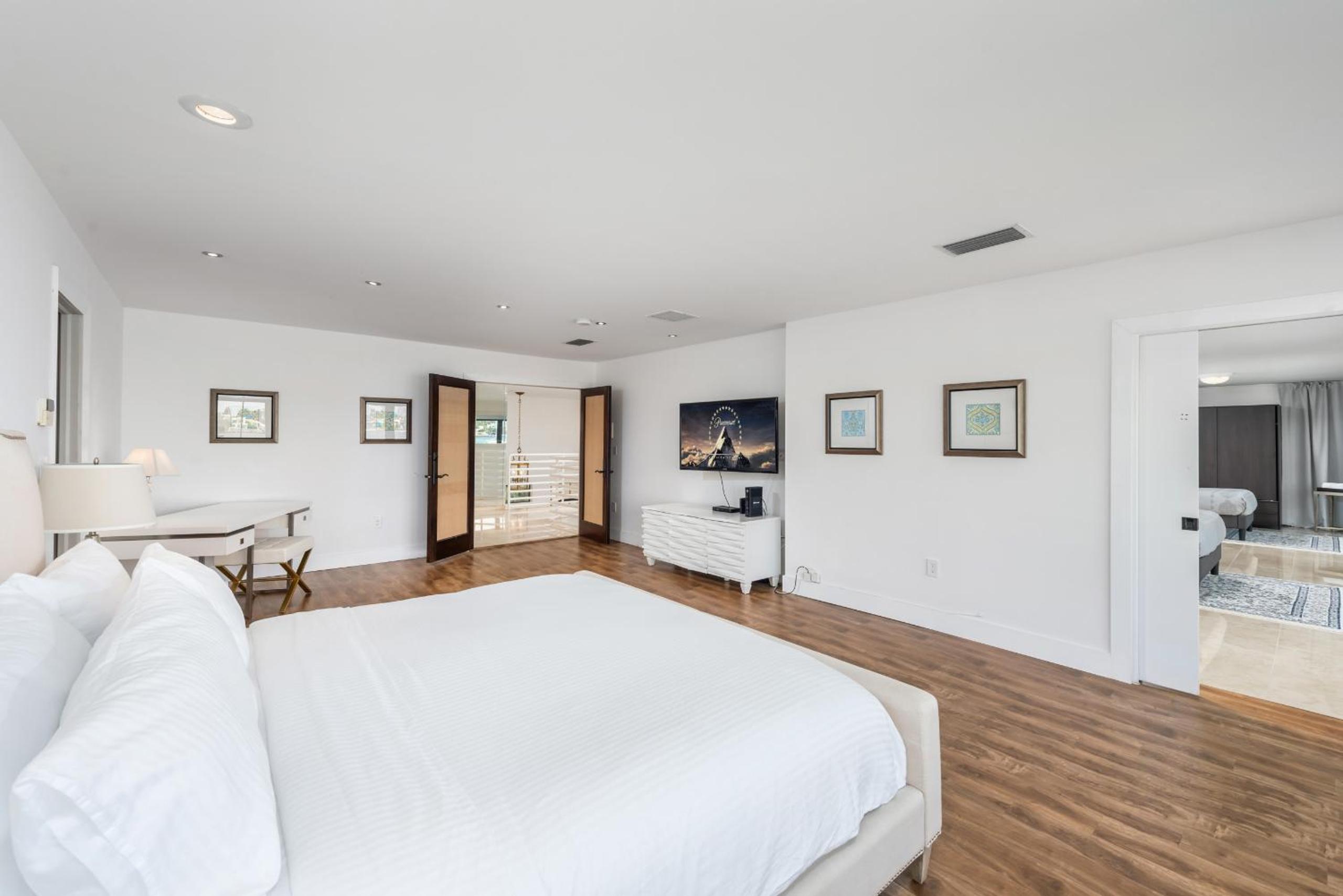 Discover Serenity by the See Your Exclusive Miami Beach Escape!