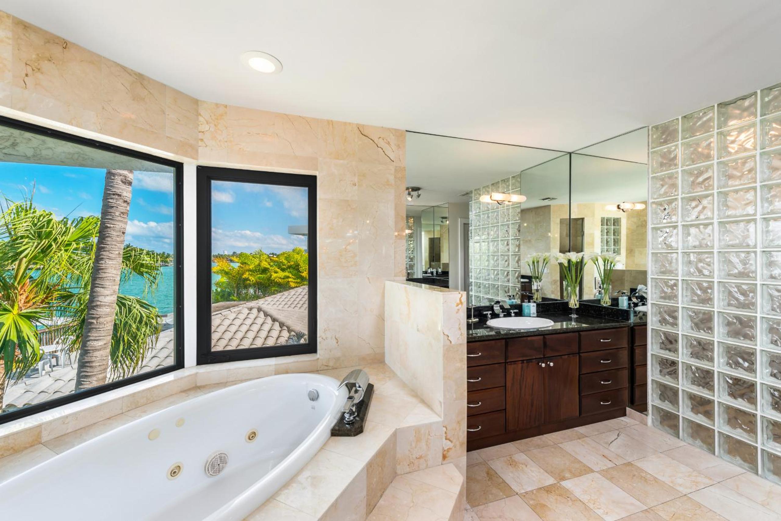 Discover Serenity by the See Your Exclusive Miami Beach Escape!