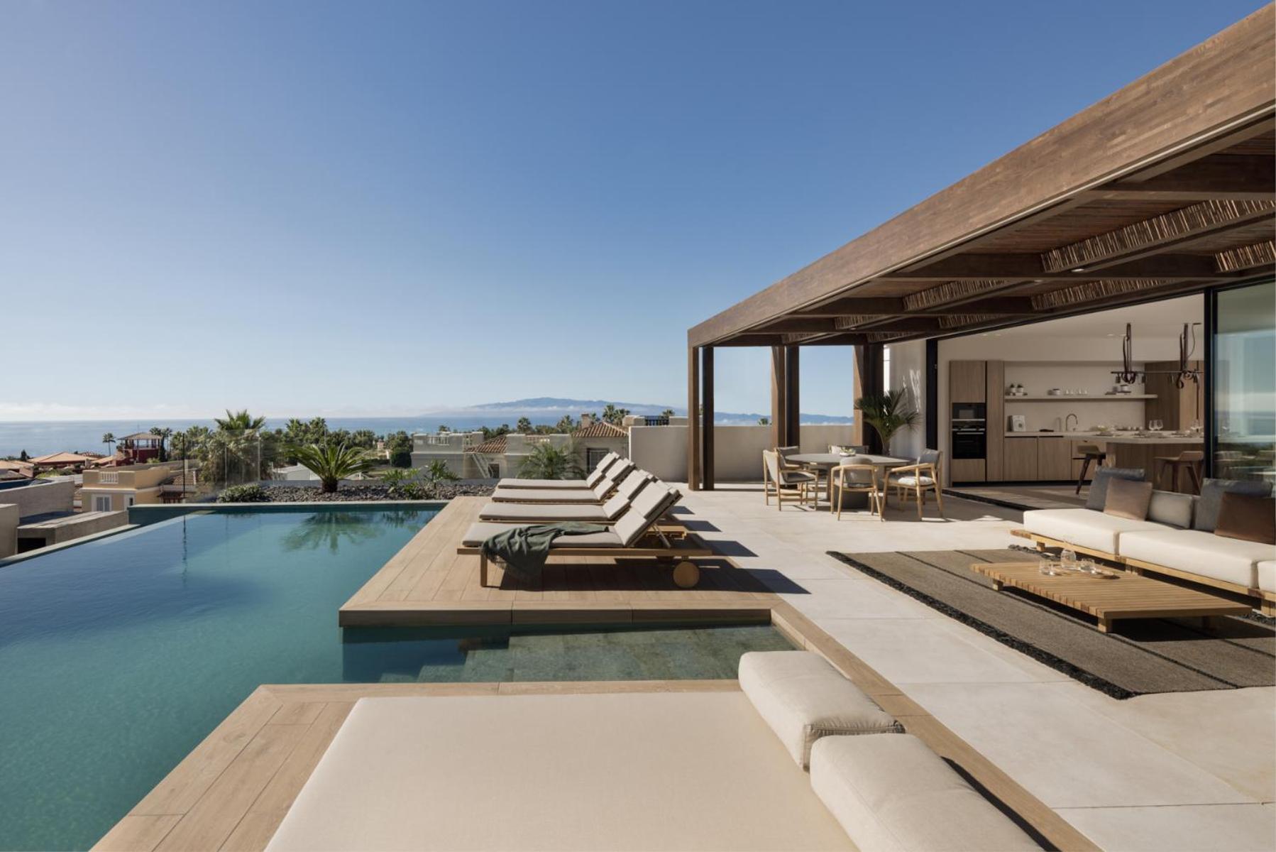 Hotel Royal Hideaway Corales Villas - Image 1