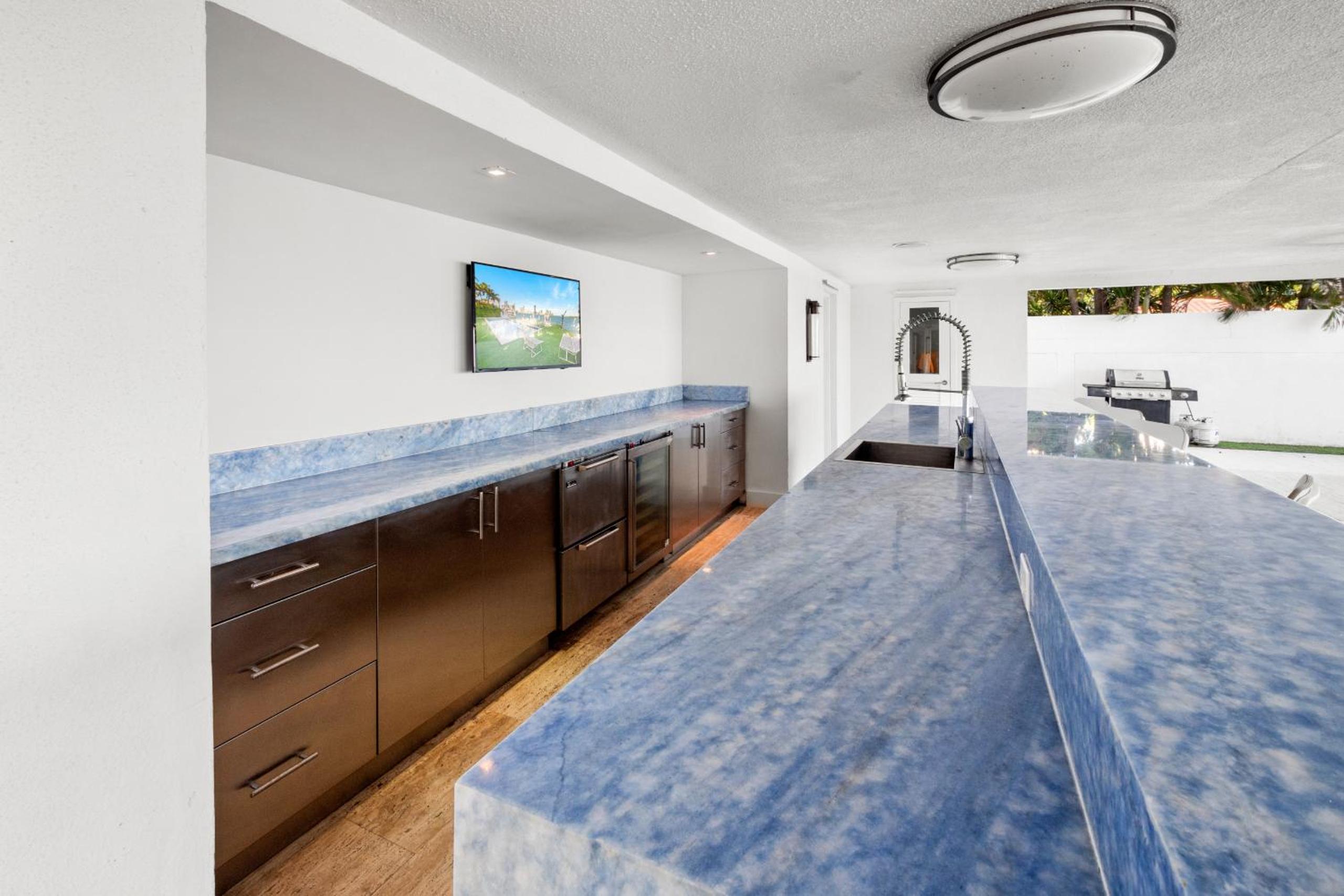 Experience Opulence Your Exclusive Waterfront Sanctuary in Miami Beach