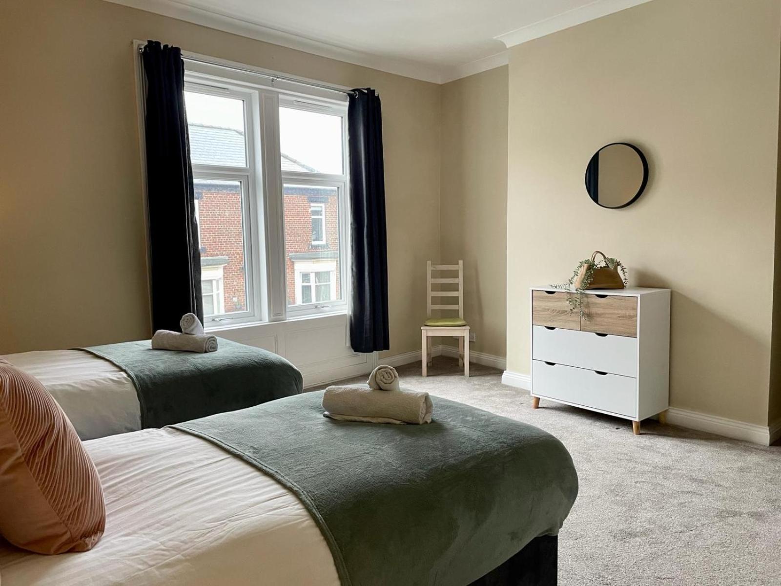South Shields Vacations - Vibrant 3BR Coastal Haven near South Shields Beach - Property Image 6