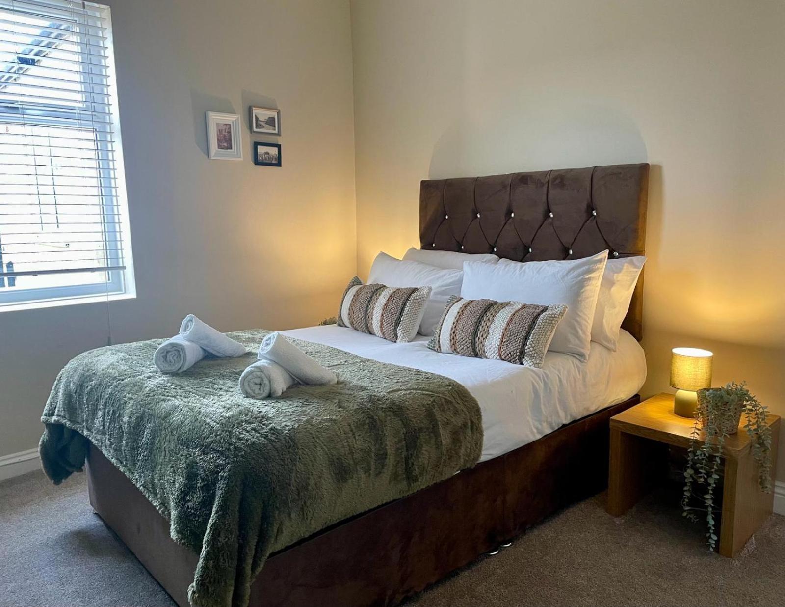 South Shields Vacations - Vibrant 3BR Coastal Haven near South Shields Beach - Property Image 5
