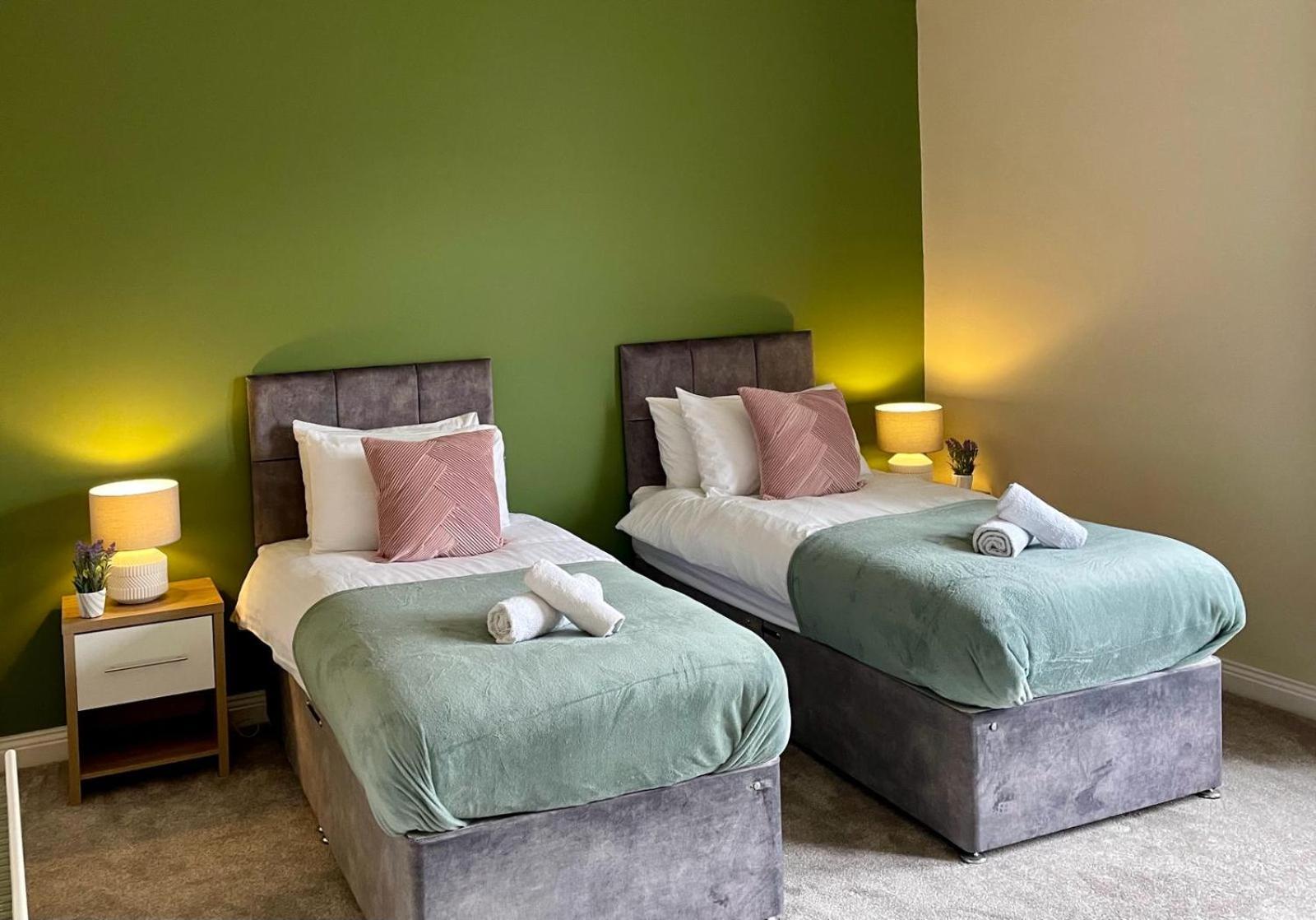 South Shields Vacations - Vibrant 3BR Coastal Haven near South Shields Beach - Property Image 3