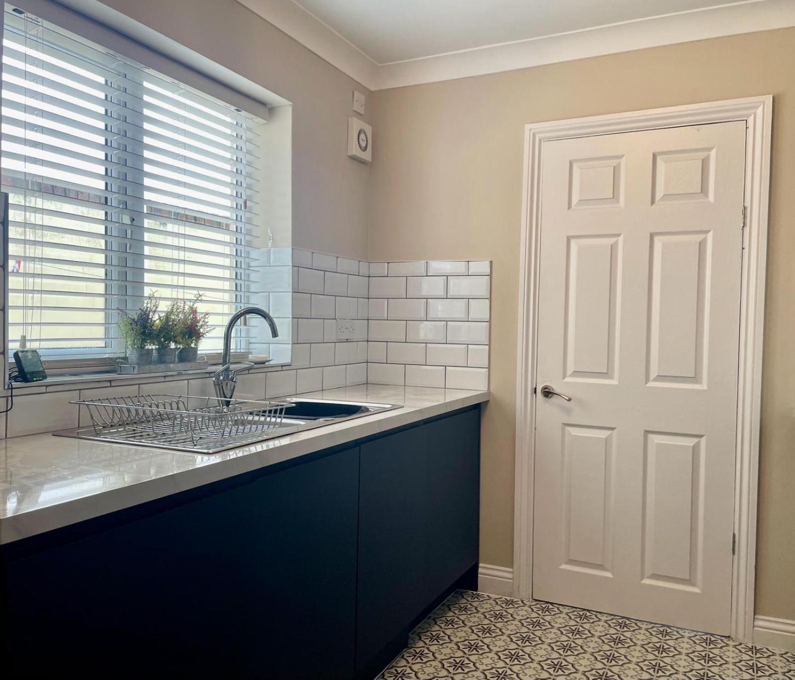 South Shields Vacations - Vibrant 3BR Coastal Haven near South Shields Beach - Property Image 2