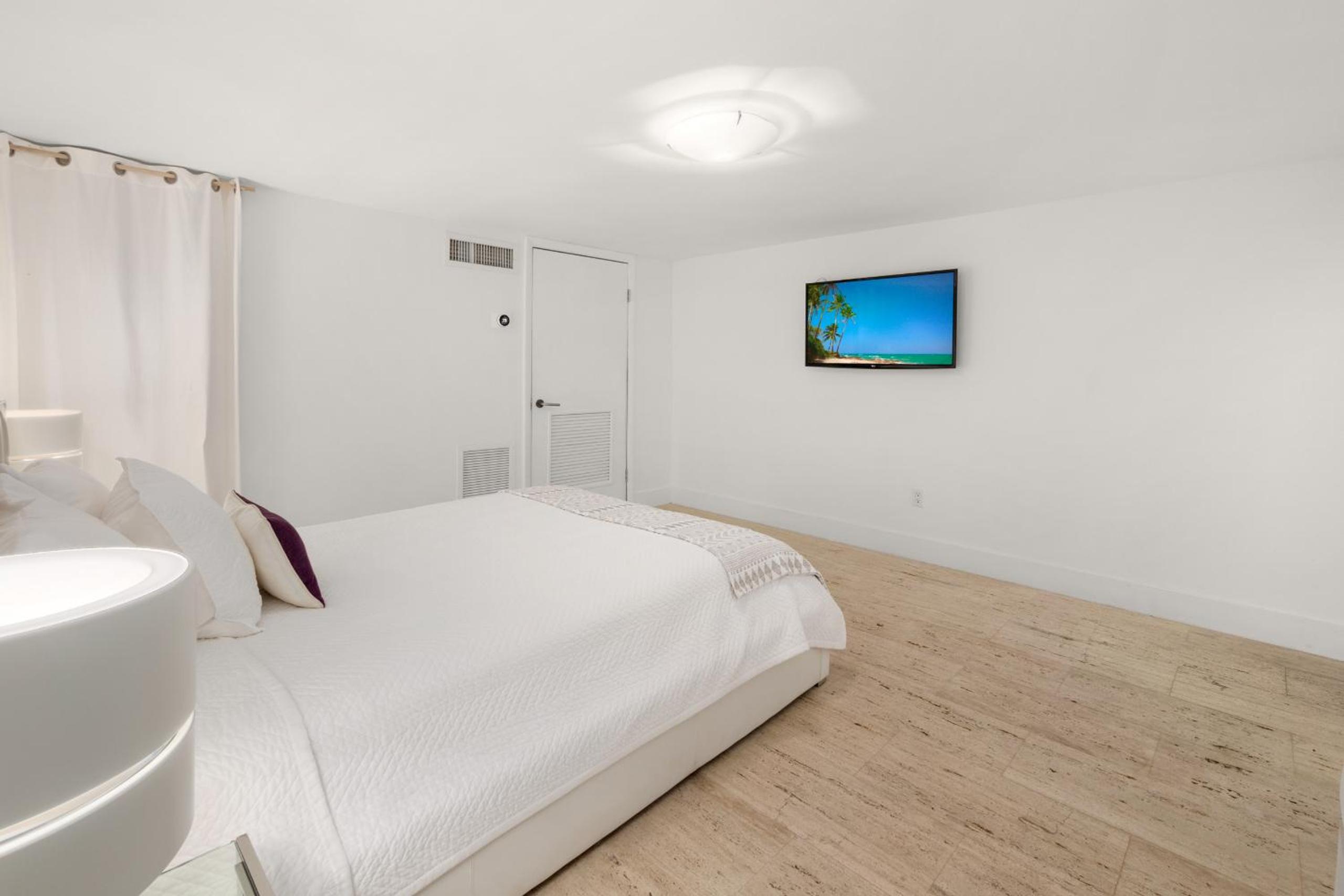 Experience Opulence Your Exclusive Waterfront Sanctuary in Miami Beach