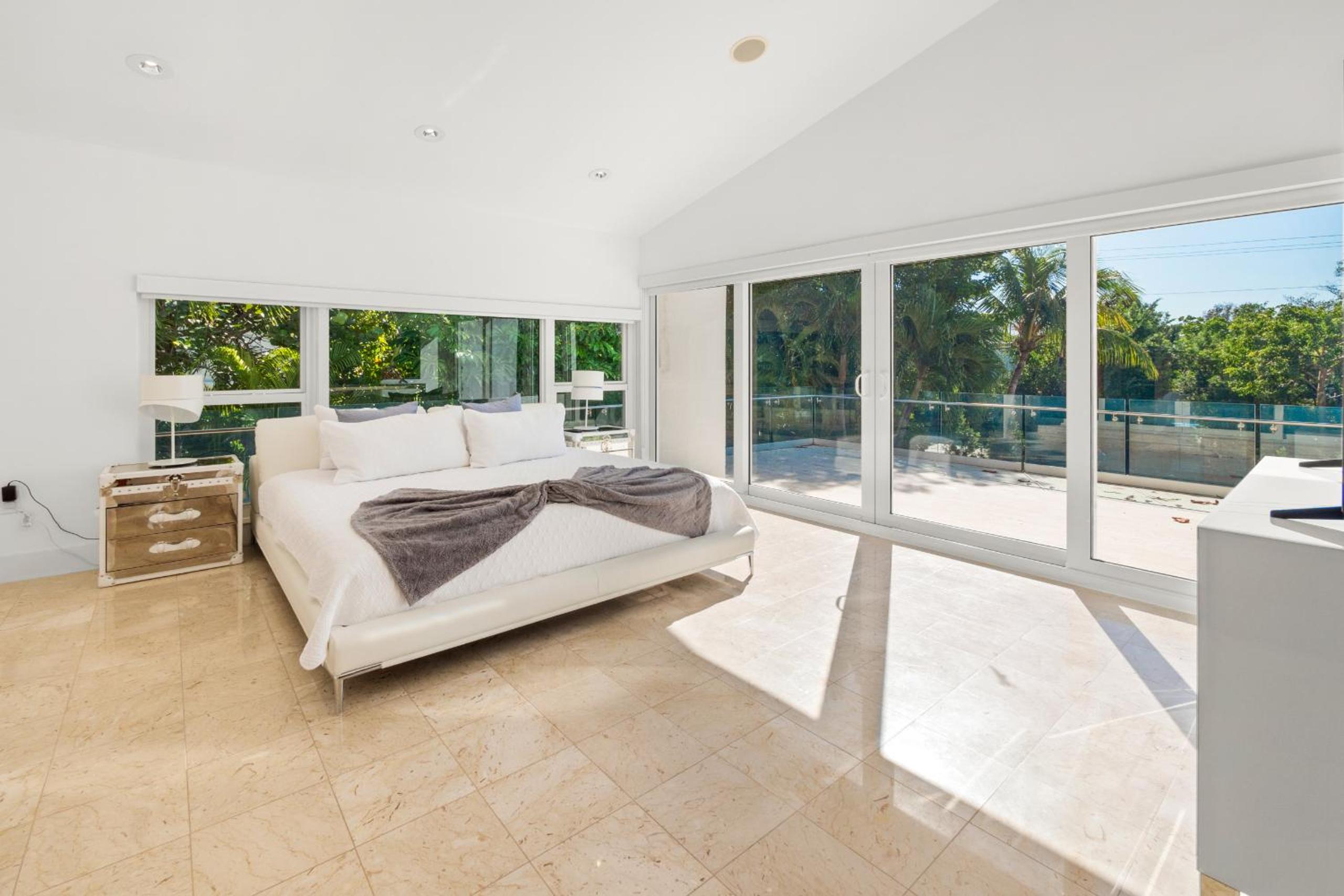 Experience Opulence Your Exclusive Waterfront Sanctuary in Miami Beach