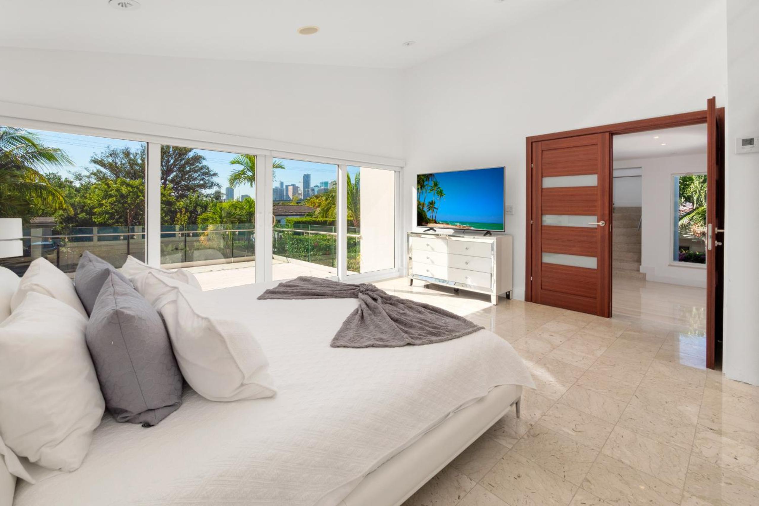Experience Opulence Your Exclusive Waterfront Sanctuary in Miami Beach