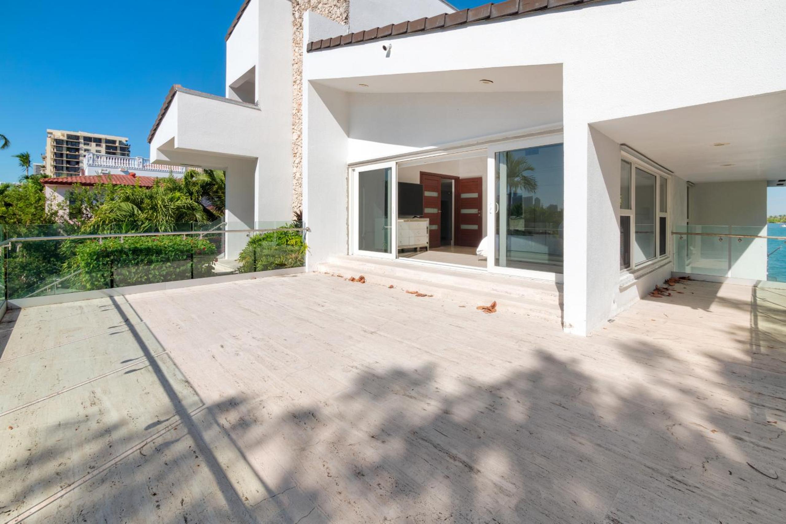 Experience Opulence Your Exclusive Waterfront Sanctuary in Miami Beach