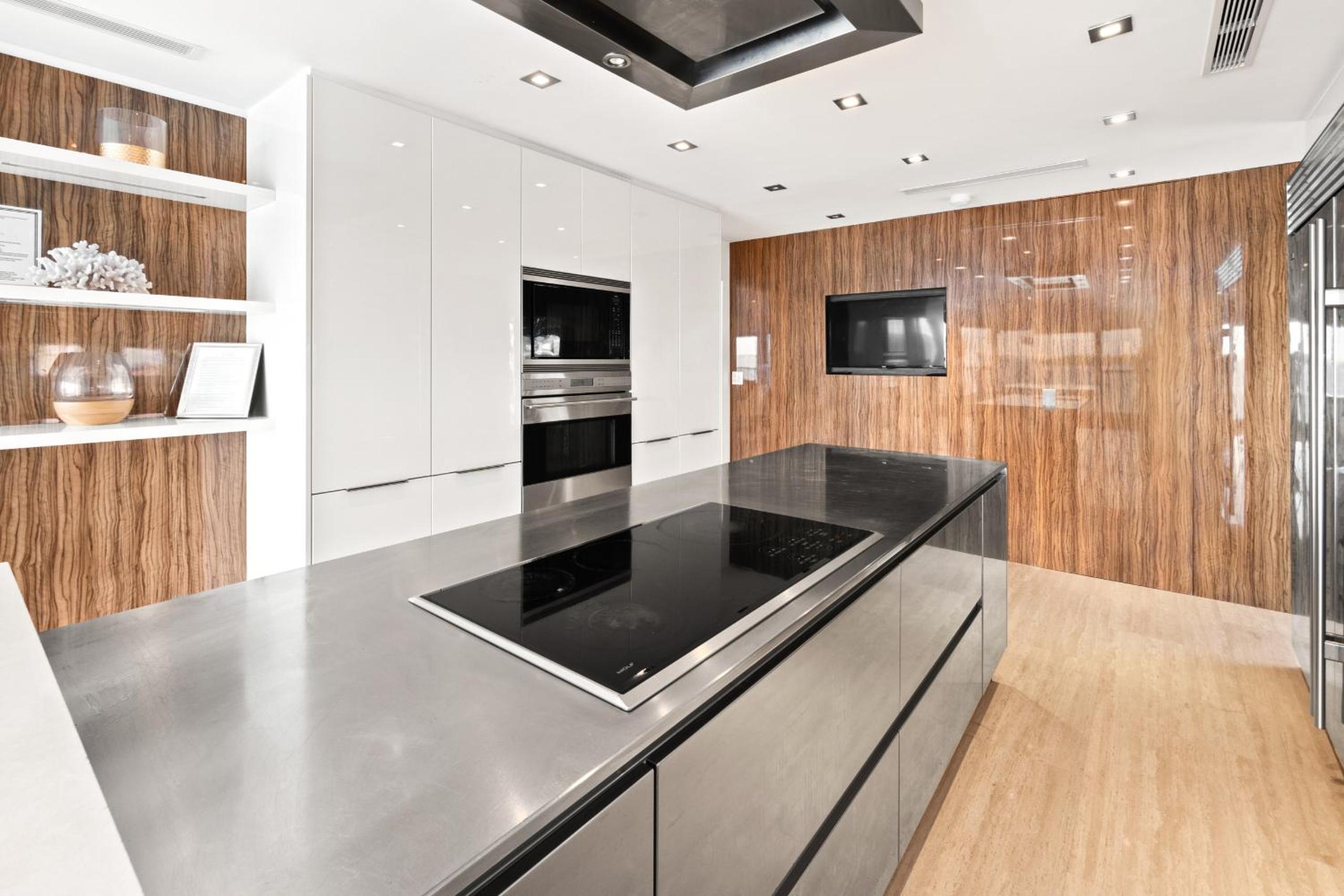 Experience Opulence Your Exclusive Waterfront Sanctuary in Miami Beach