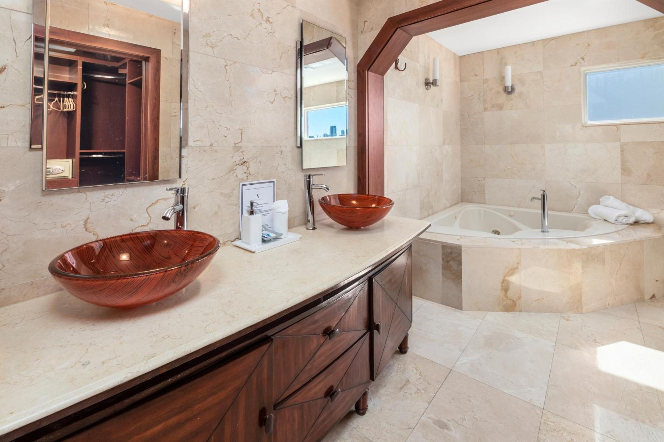 Experience Opulence Your Exclusive Waterfront Sanctuary in Miami Beach