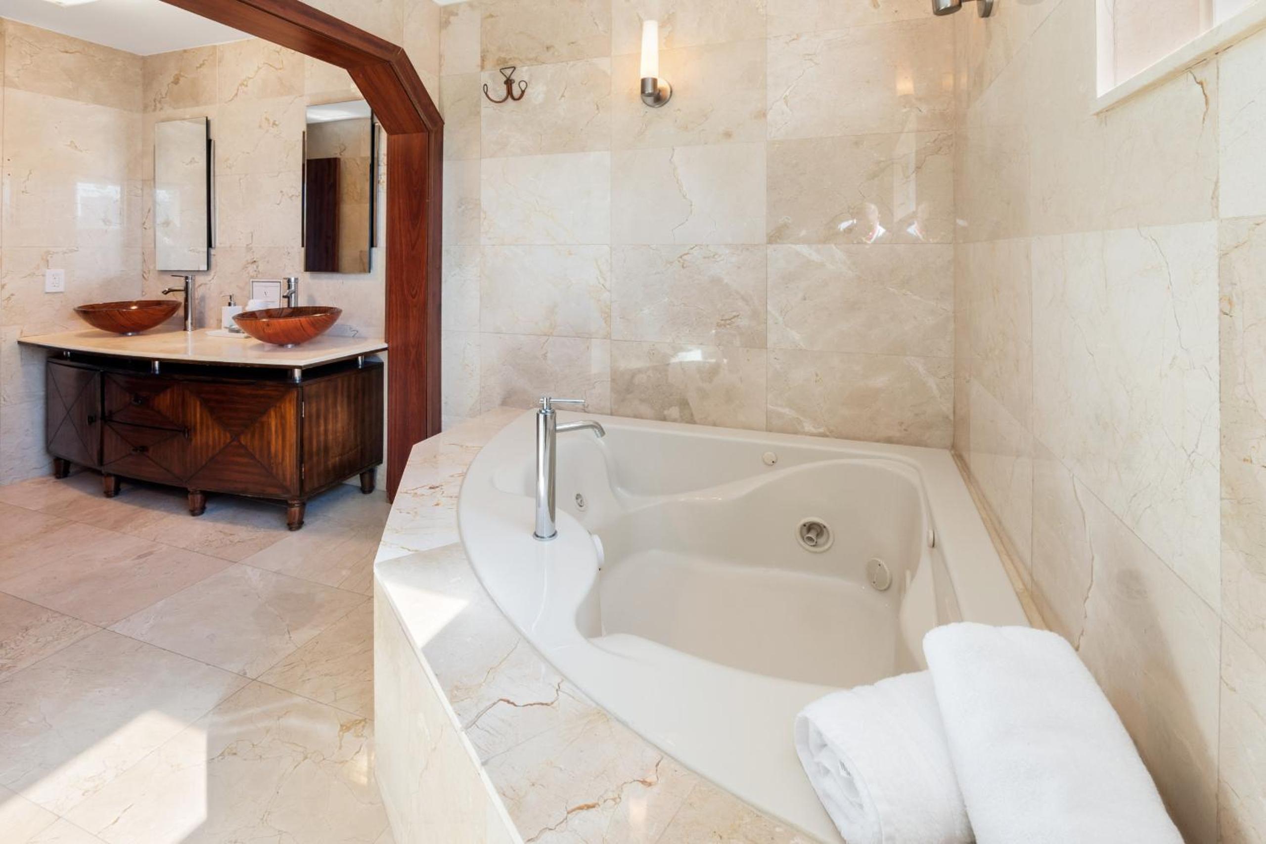 Experience Opulence Your Exclusive Waterfront Sanctuary in Miami Beach